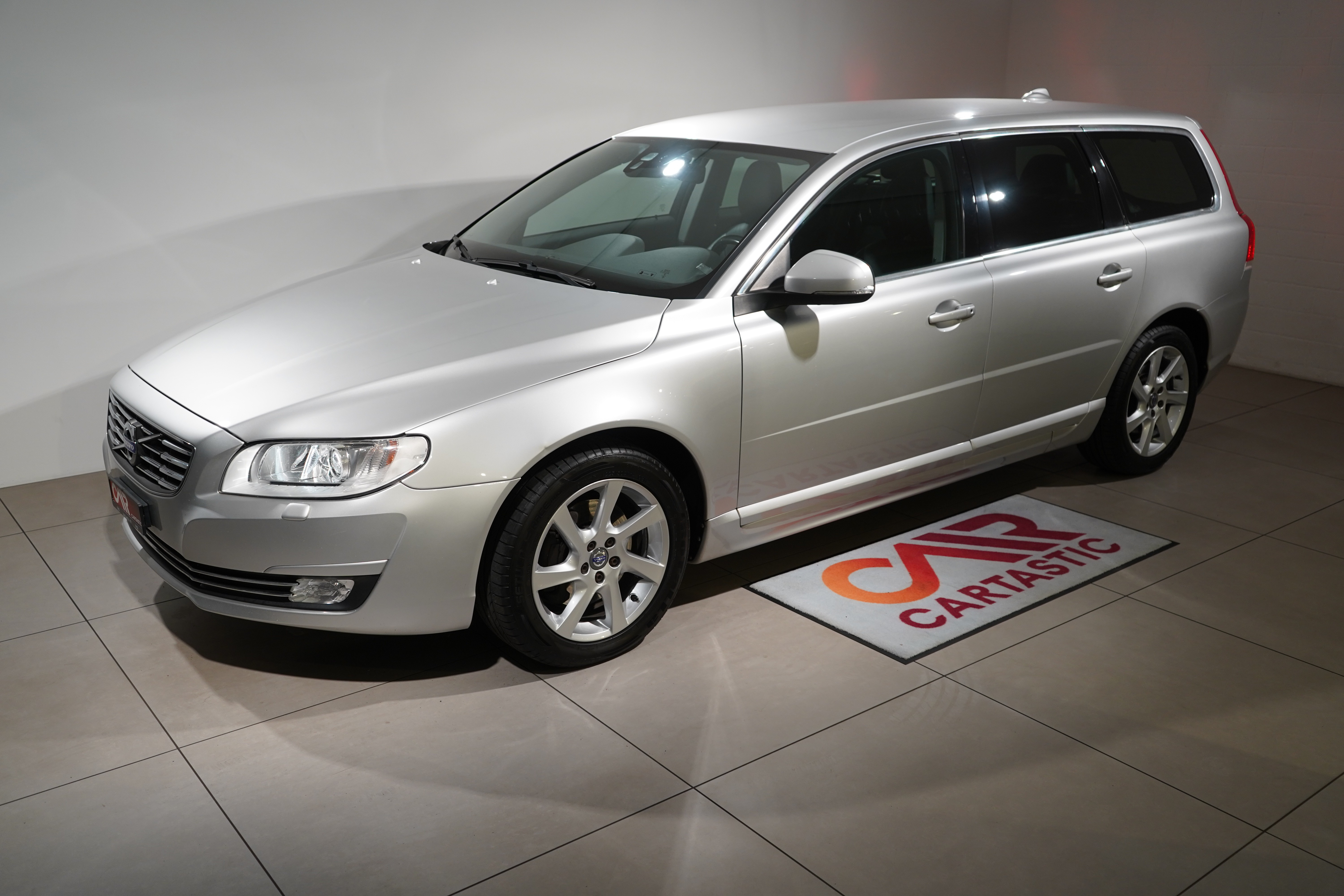 VOLVO V70 D5 AWD Momentum