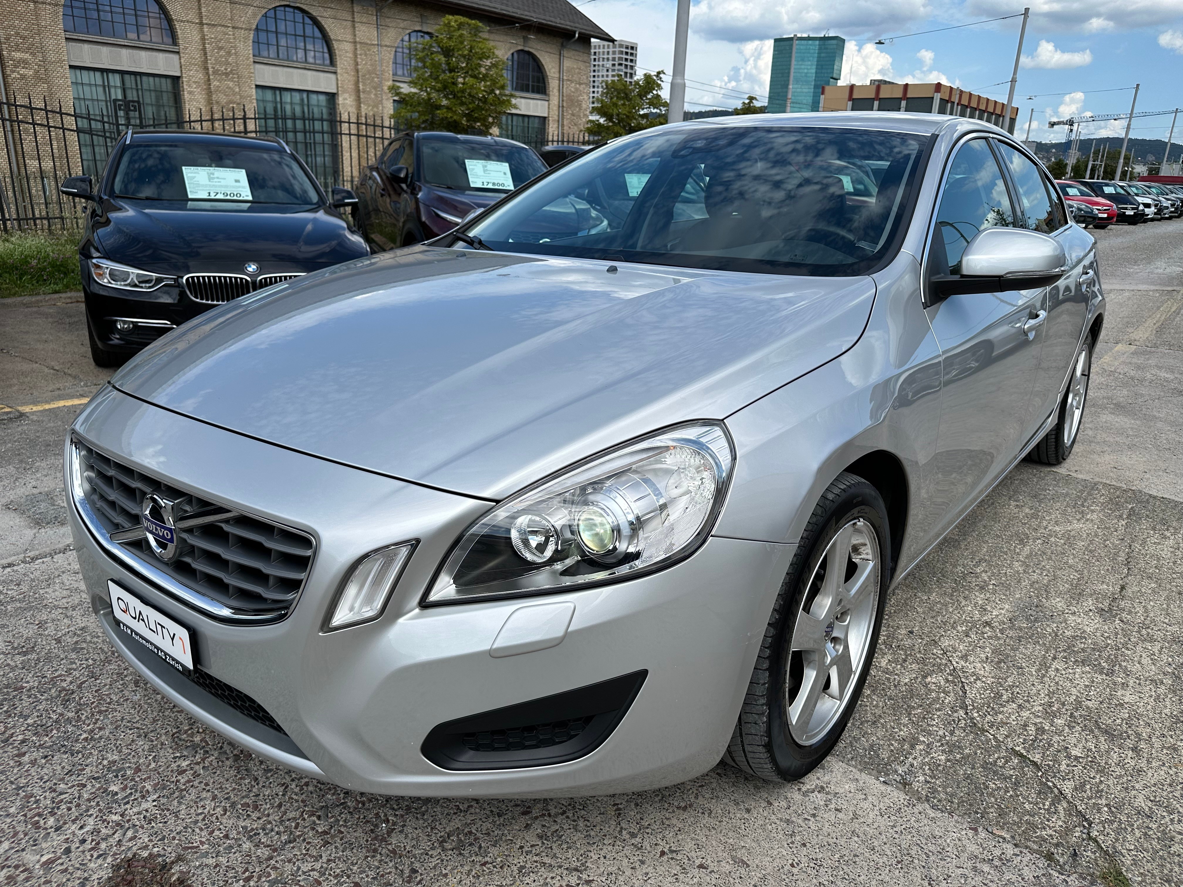 VOLVO S60 T4 Momentum Powershift