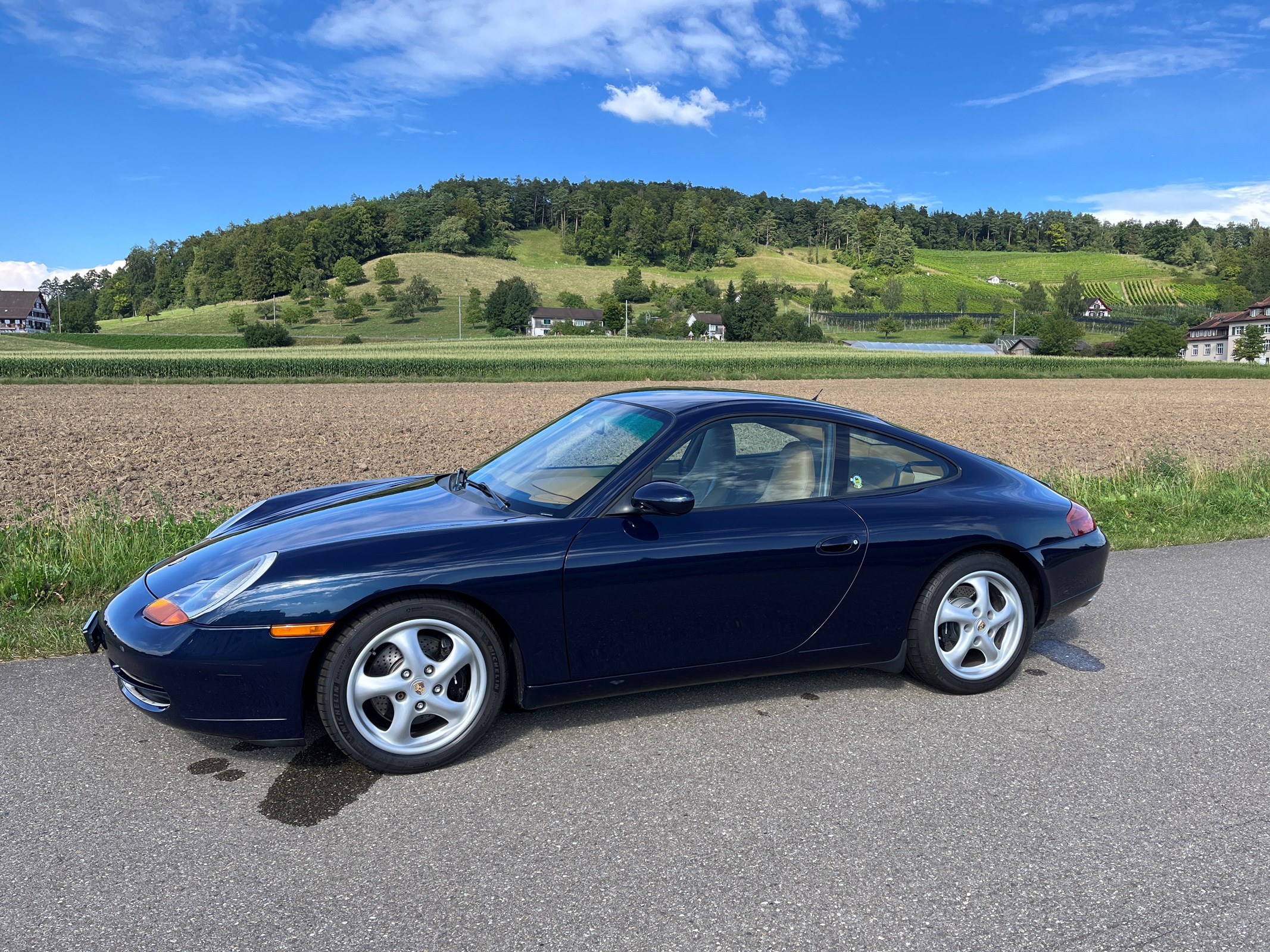 PORSCHE 911 Carrera