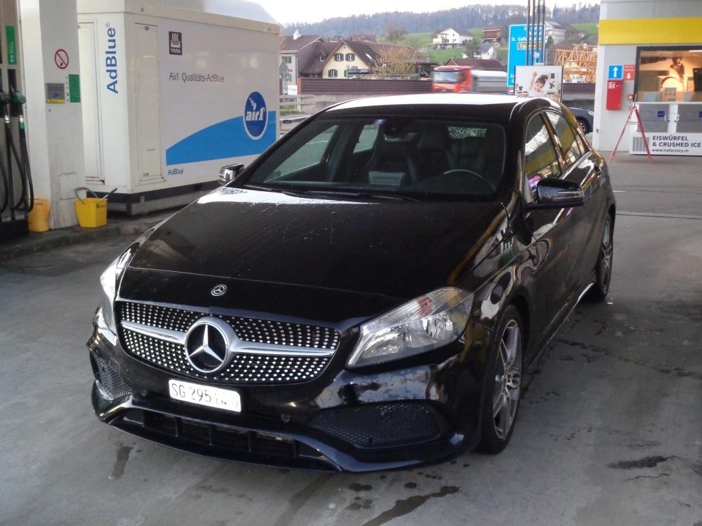 MERCEDES-BENZ A 200 AMG Line