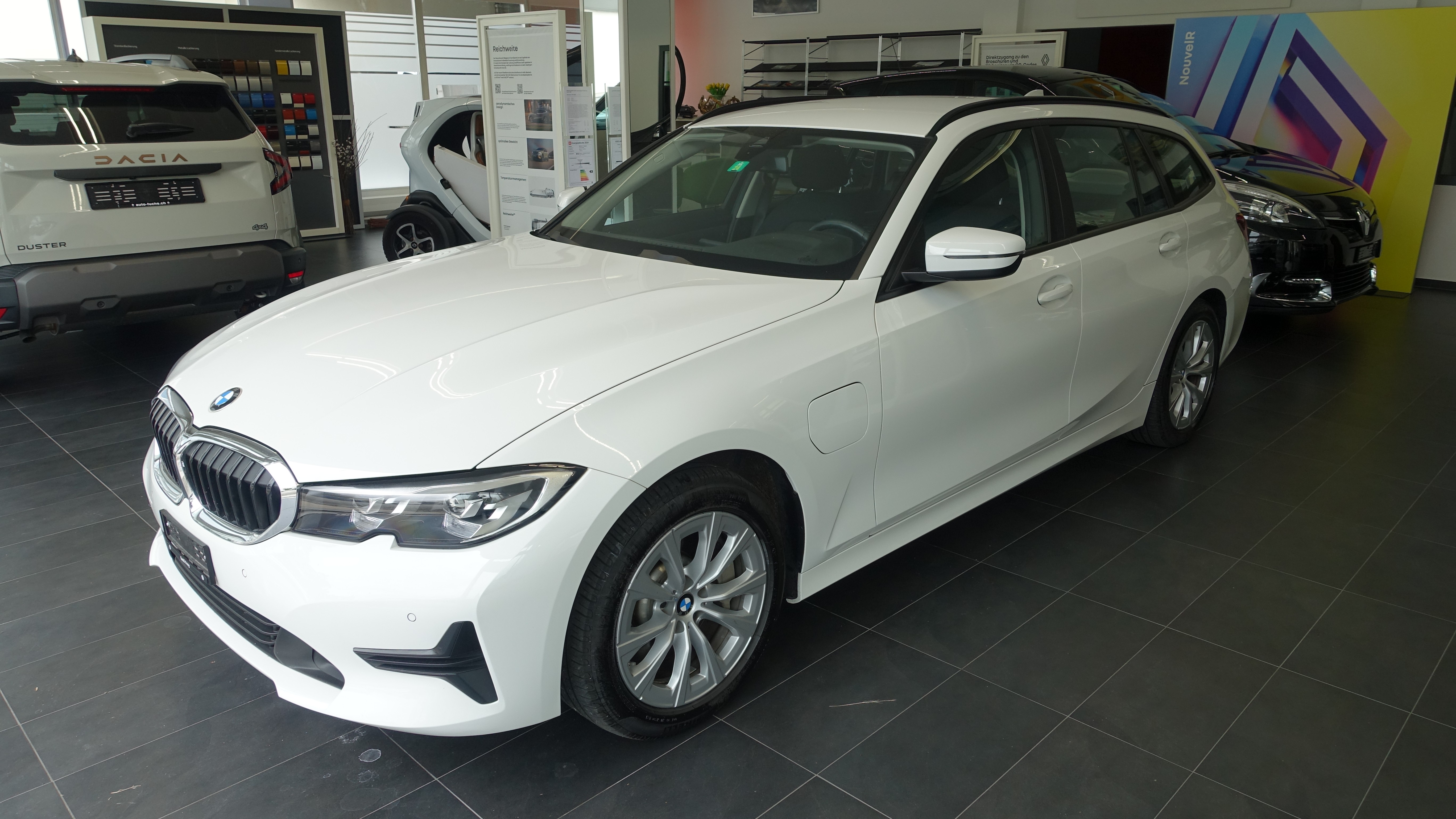 BMW 330e x DriveTouring Fleet Edition Steptronic