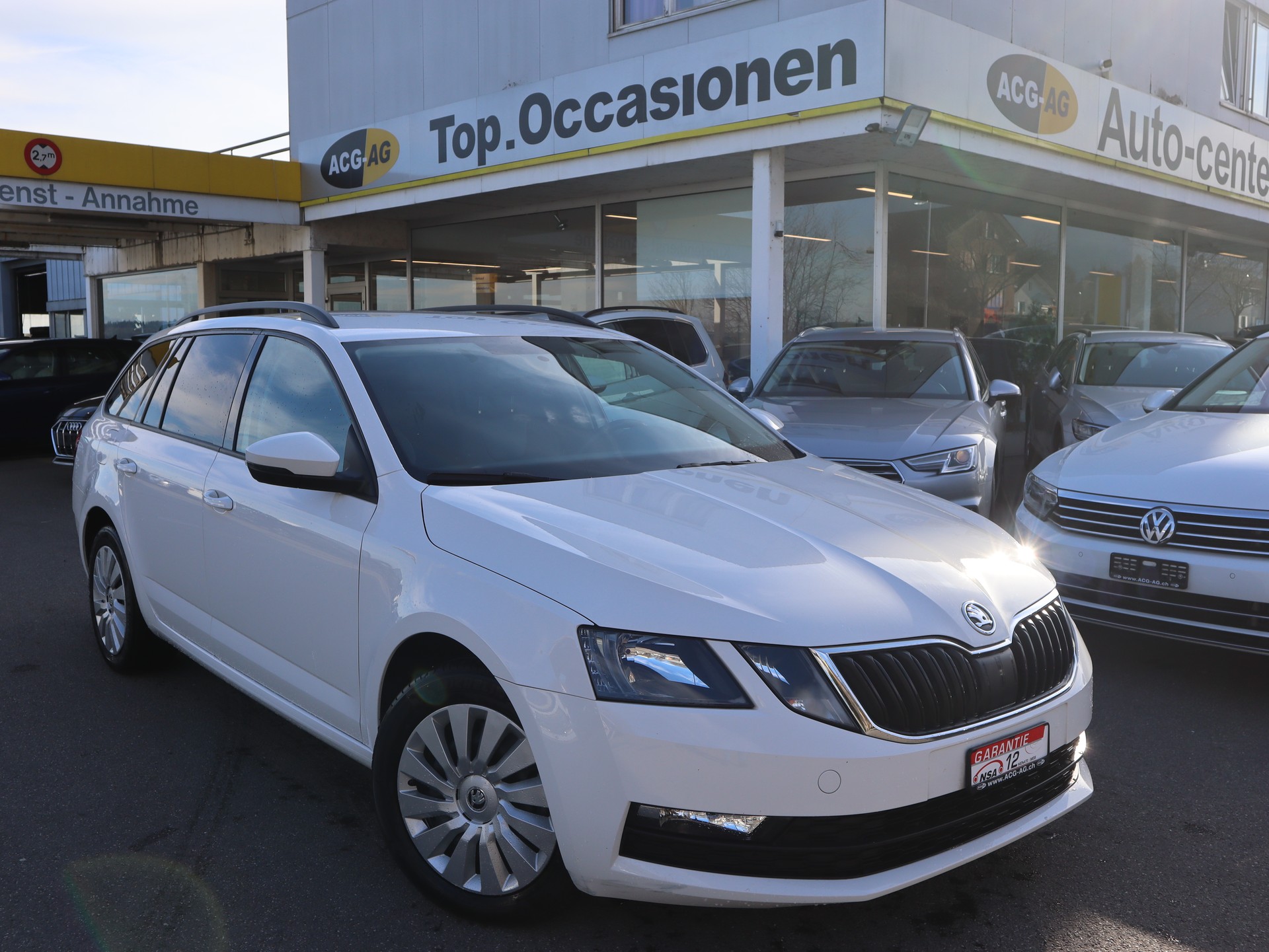 SKODA Octavia Combi 2.0 TDI Ambition DSG ** Teil-Leder ** Anhängerkupplung ** PDC ** Frisch ab MFK **