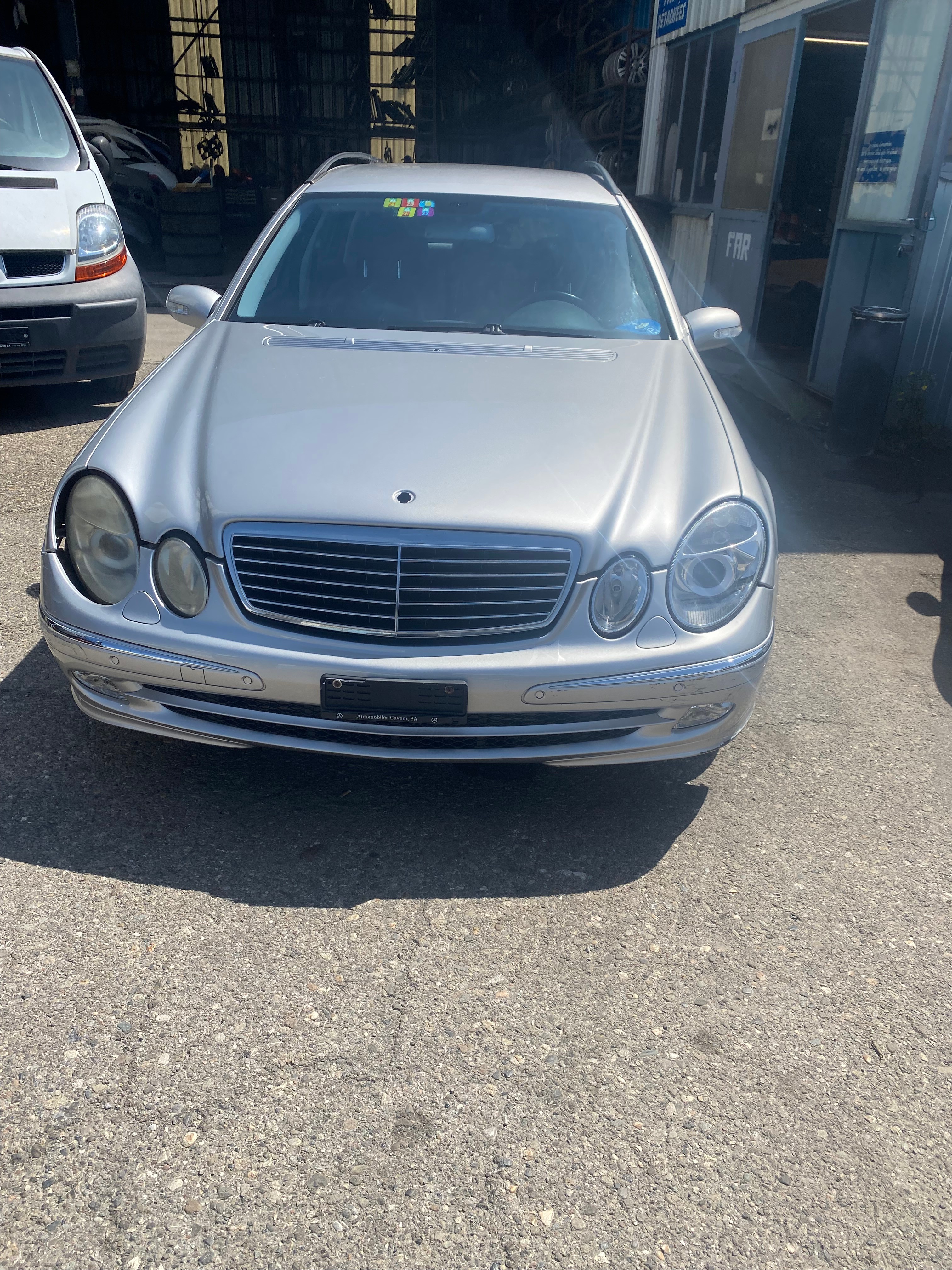 MERCEDES-BENZ E 200