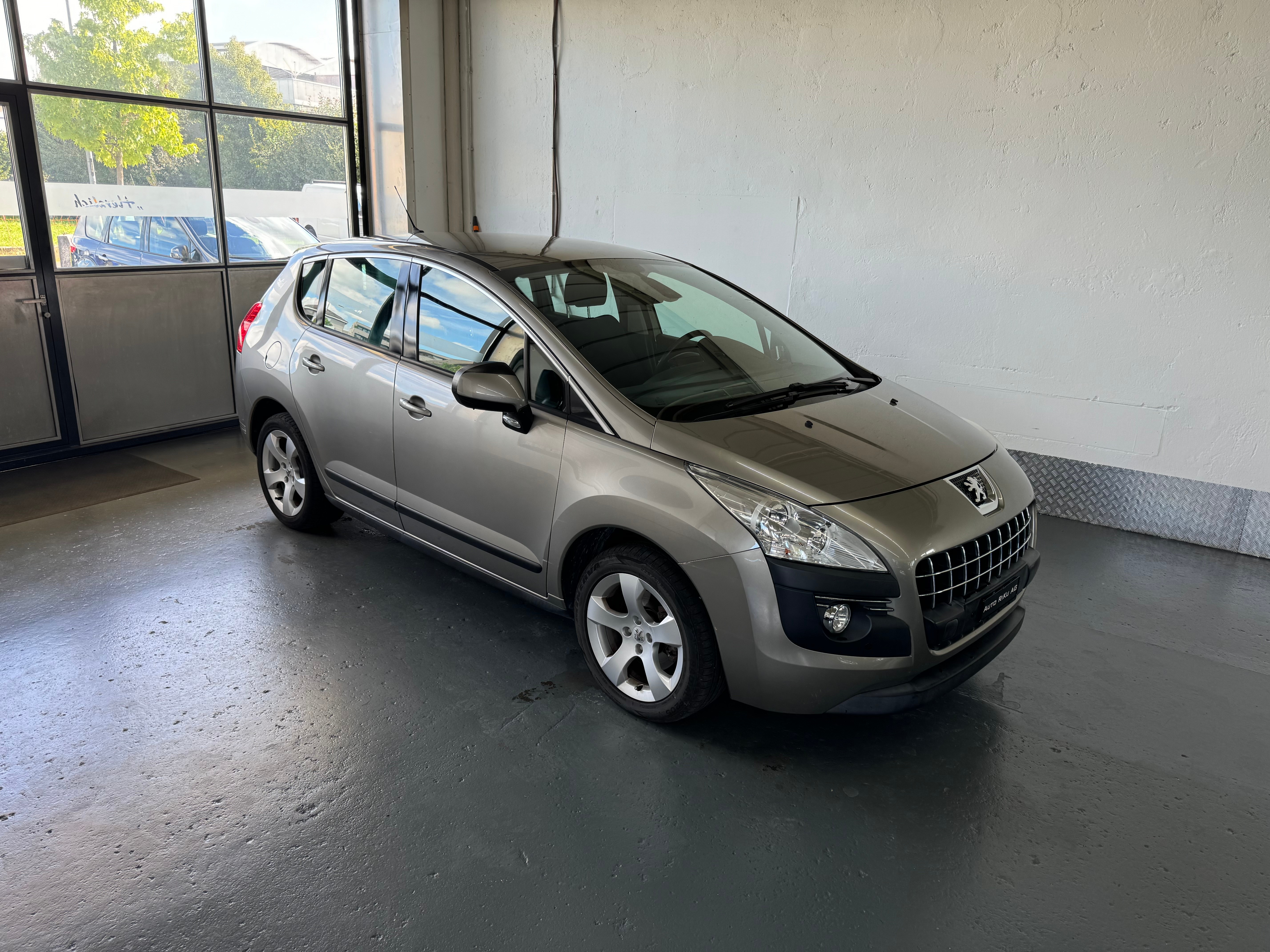 PEUGEOT 3008 1.6 16V T Active