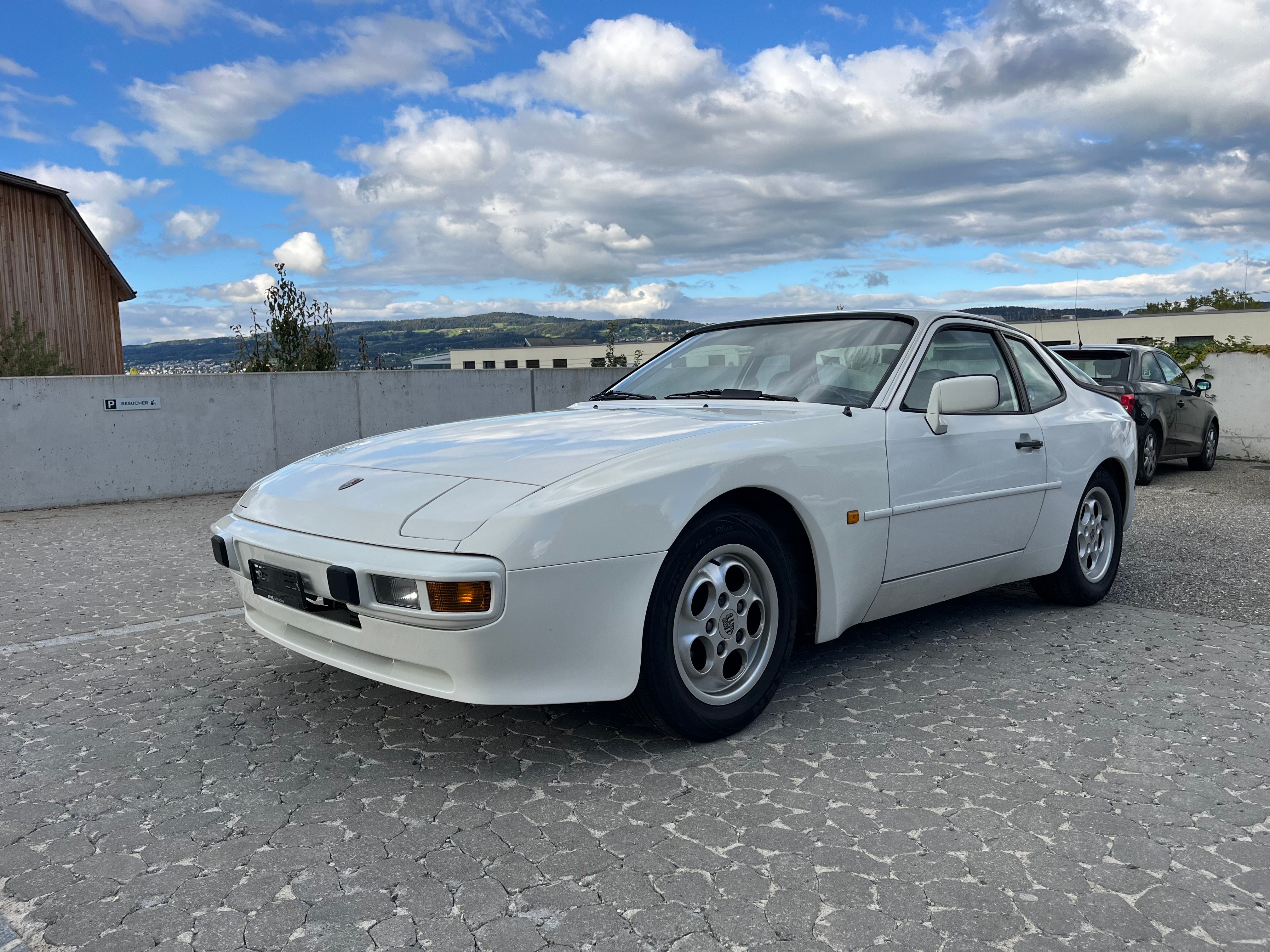 PORSCHE 944