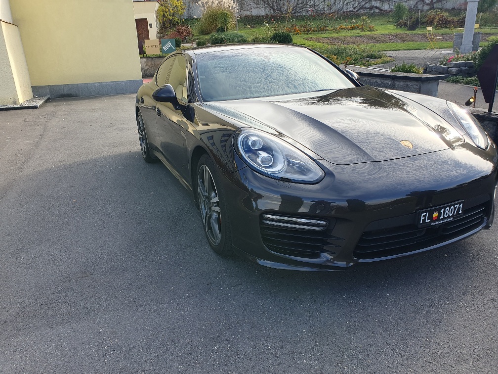 PORSCHE Panamera GTS 4.8 PDK