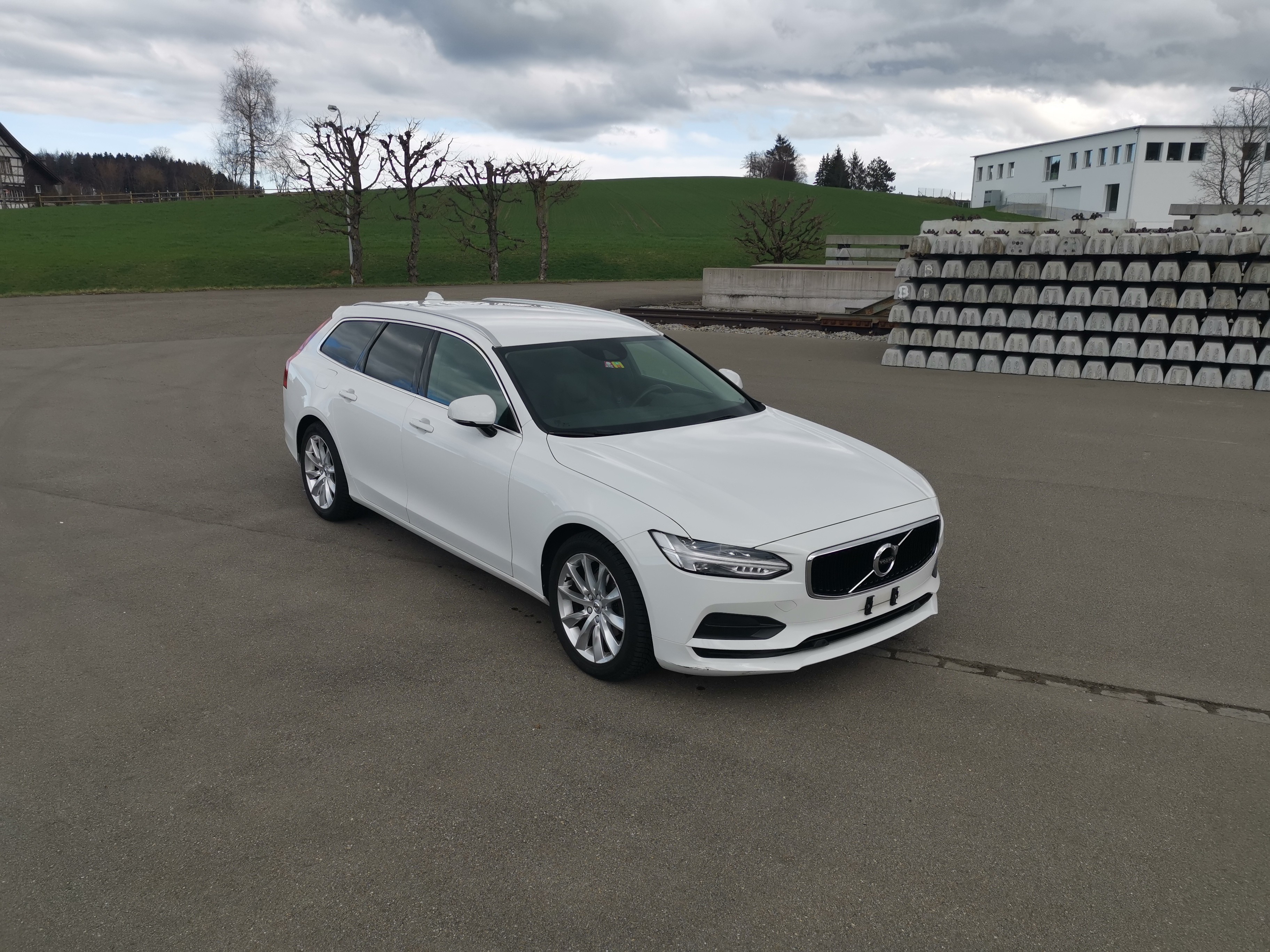 VOLVO V90 D3 AWD Momentum Geartronic