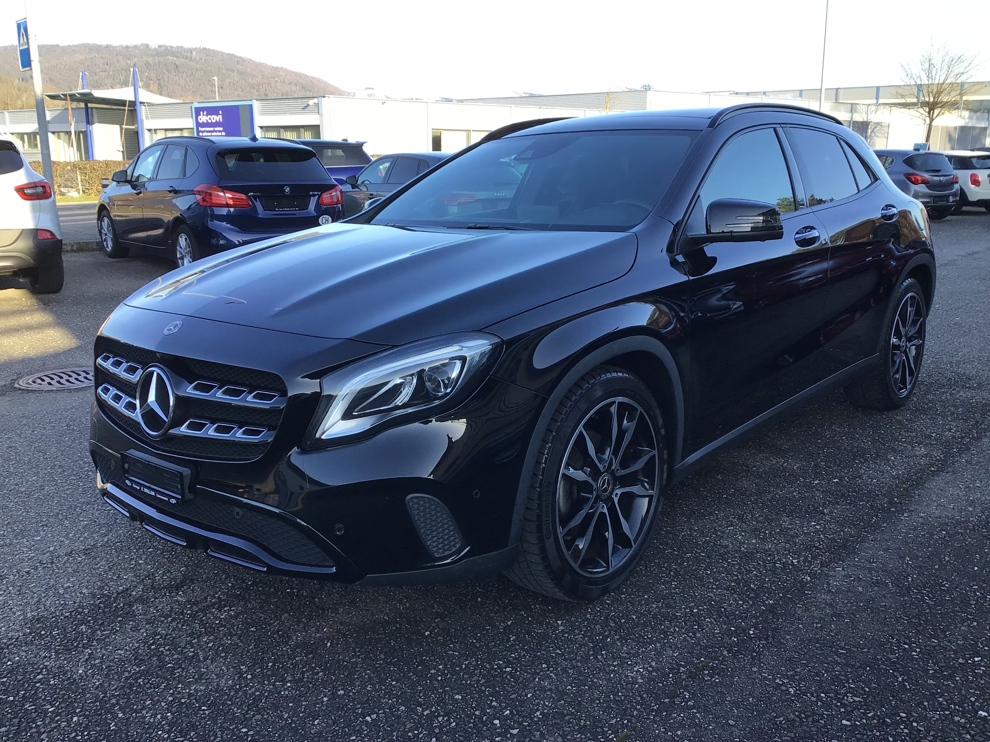 MERCEDES-BENZ GLA 200 Night Star 7G-DCT