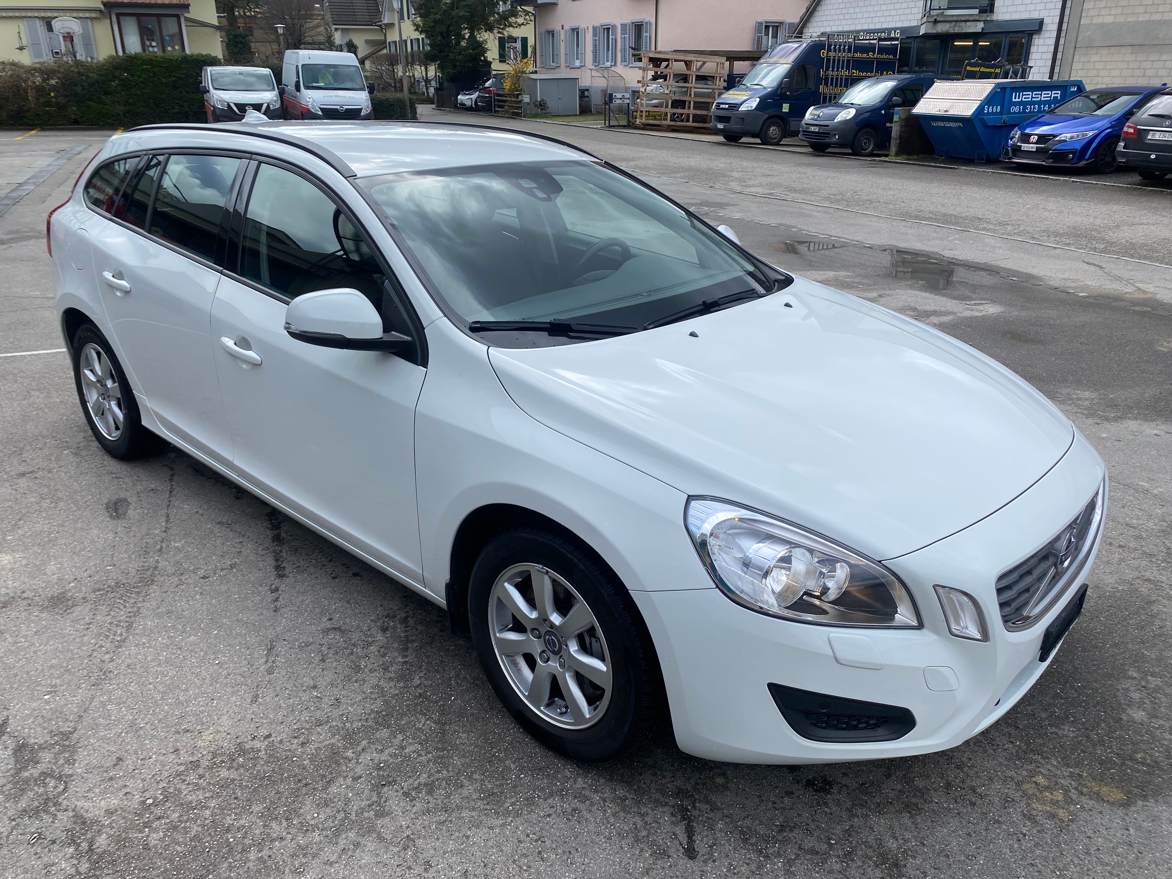 VOLVO V60 D5 Kinetic Geartronic