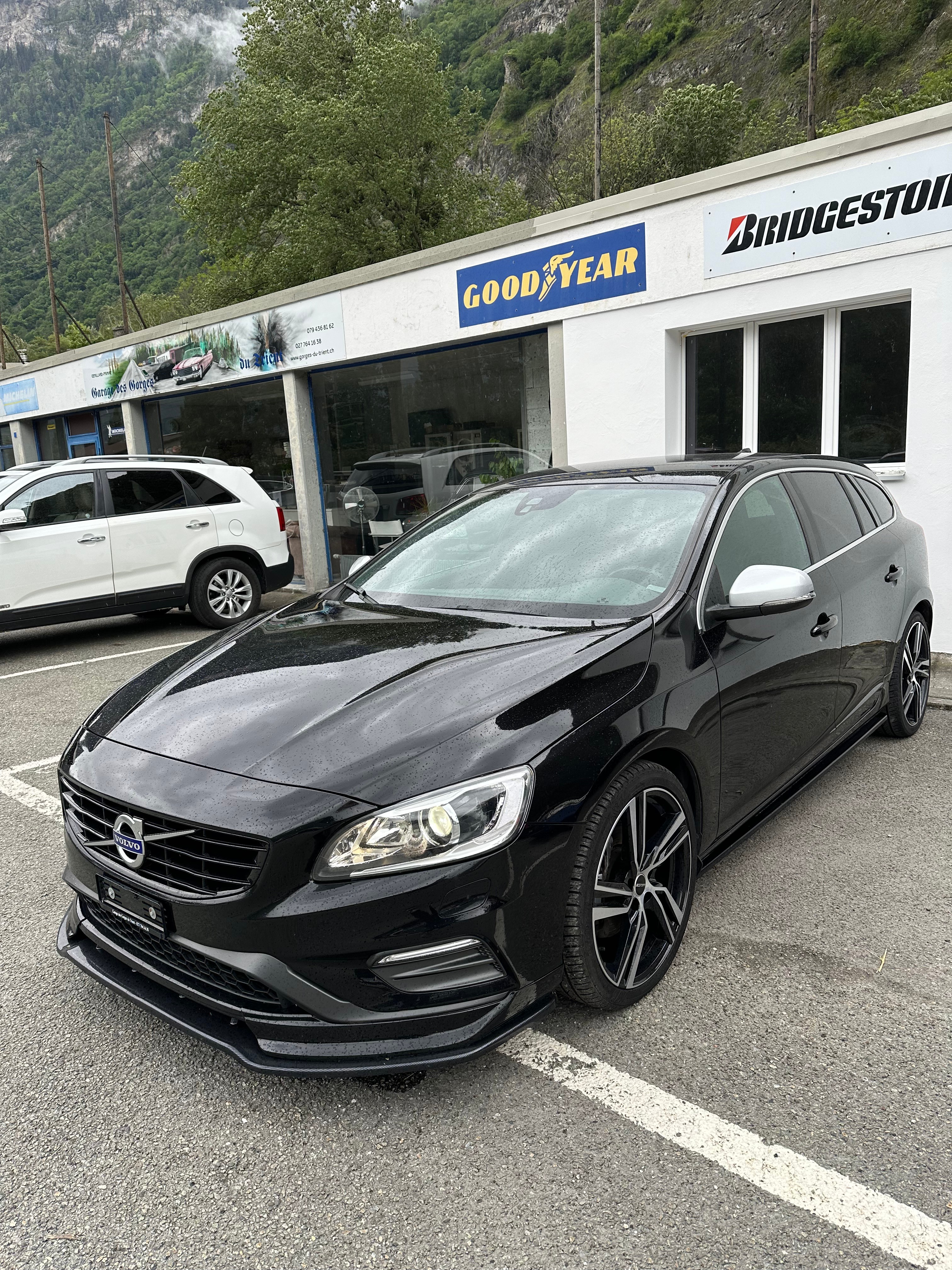 VOLVO V60 D5 Momentum R-Design Geartronic