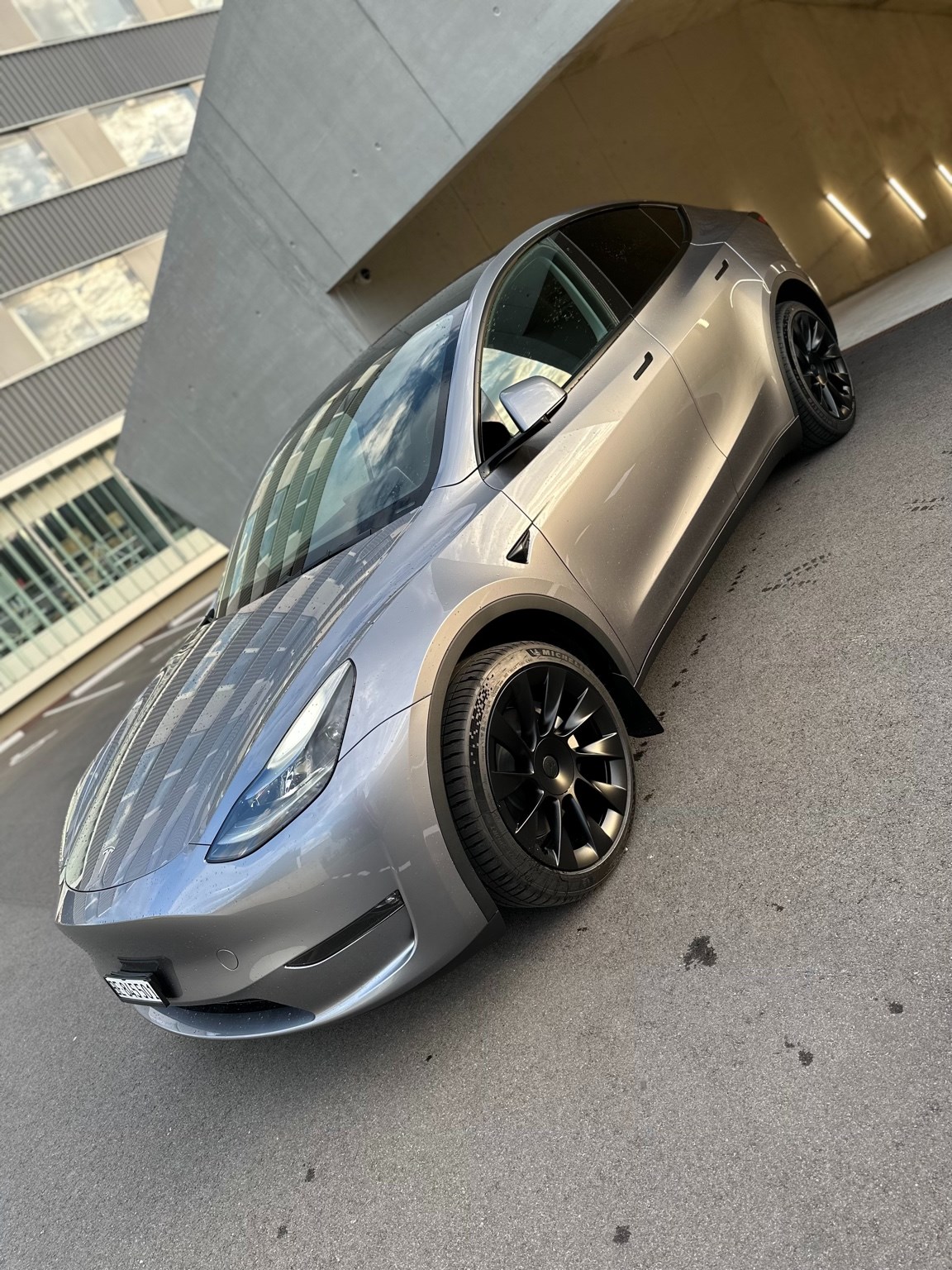 TESLA Model Y Long Range