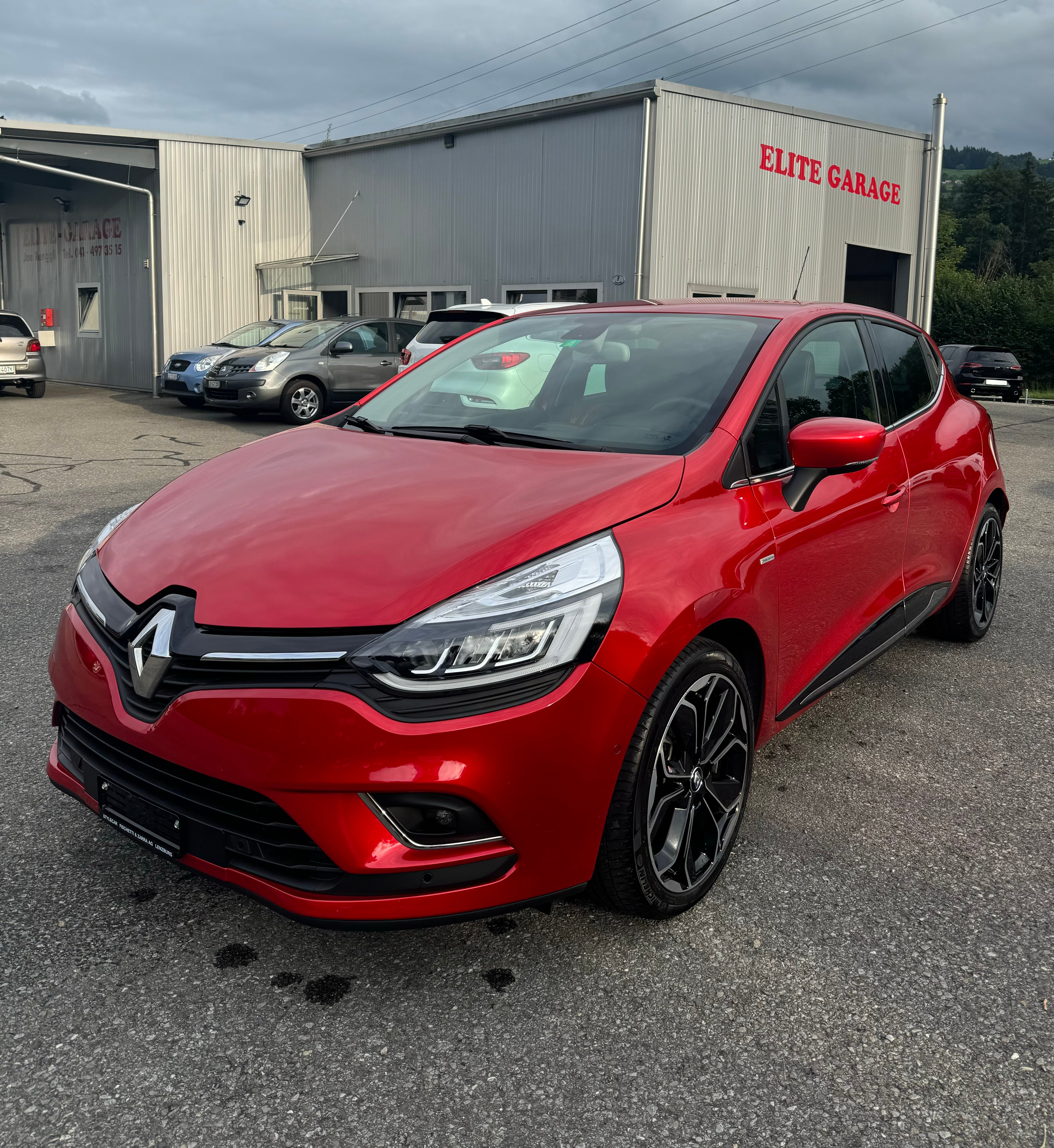 RENAULT Clio 1.2 16V T Swiss Edition EDC