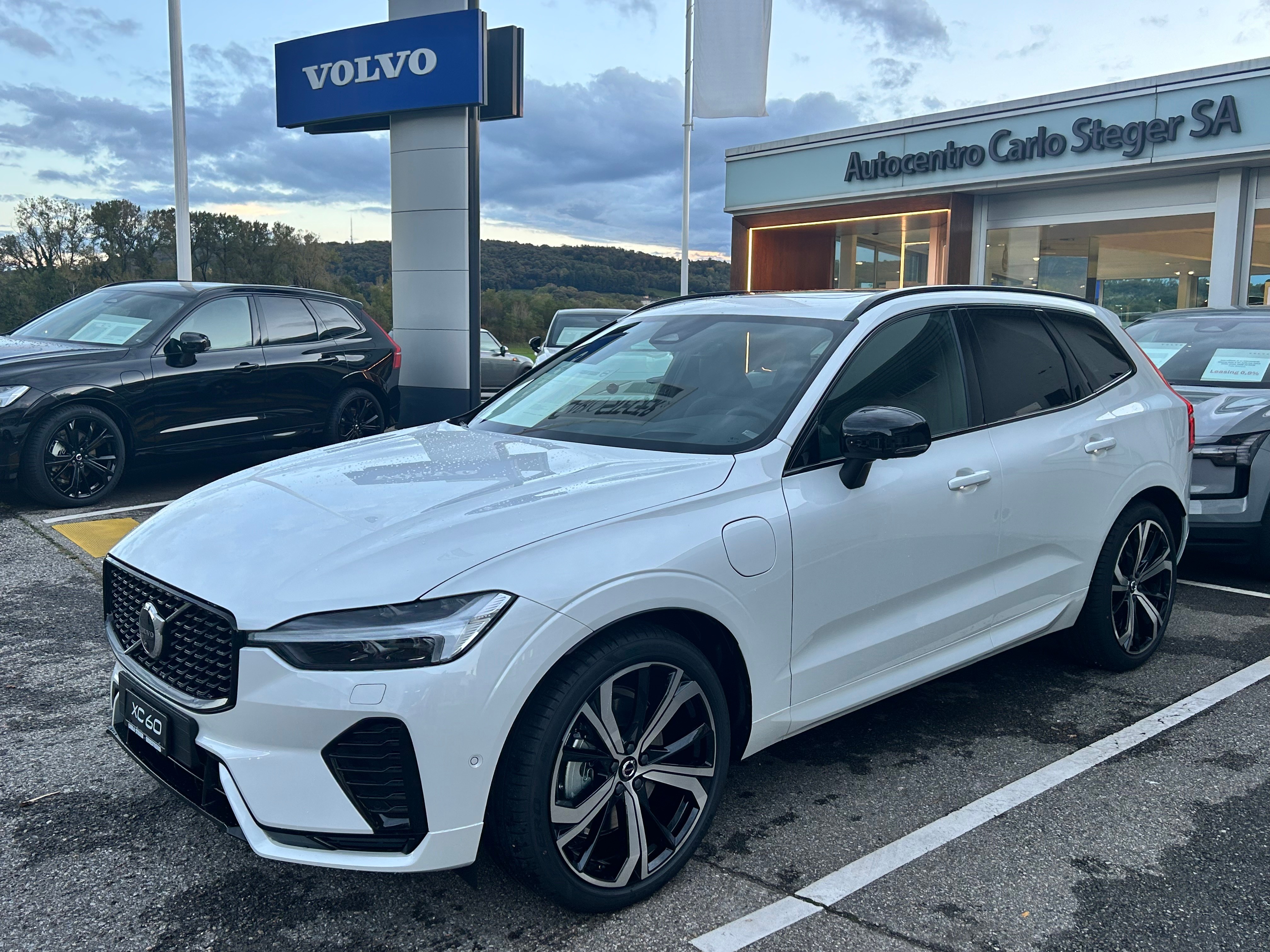 VOLVO XC60 T6 eAWD PluginHybrid Ultra Dark Geartronic