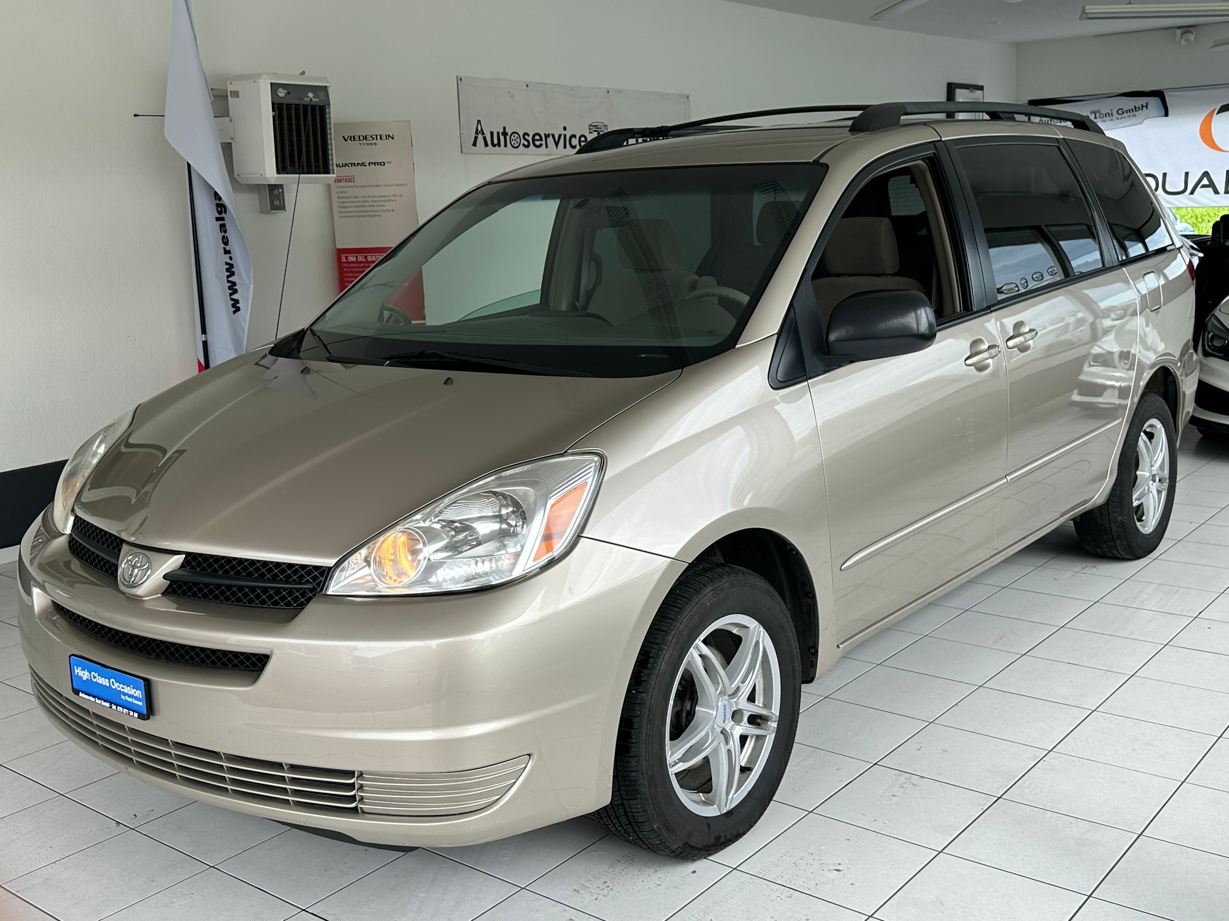 TOYOTA Sienna XLE. AWD