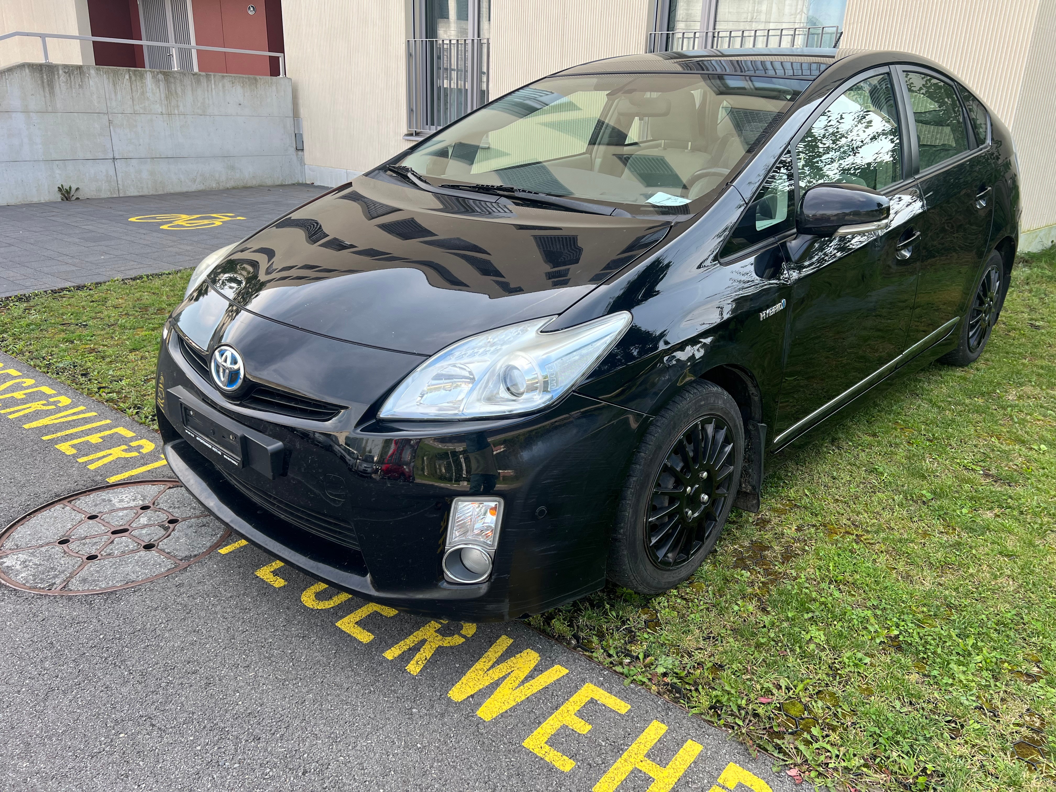 TOYOTA Prius 1.8 16V HSD Sol