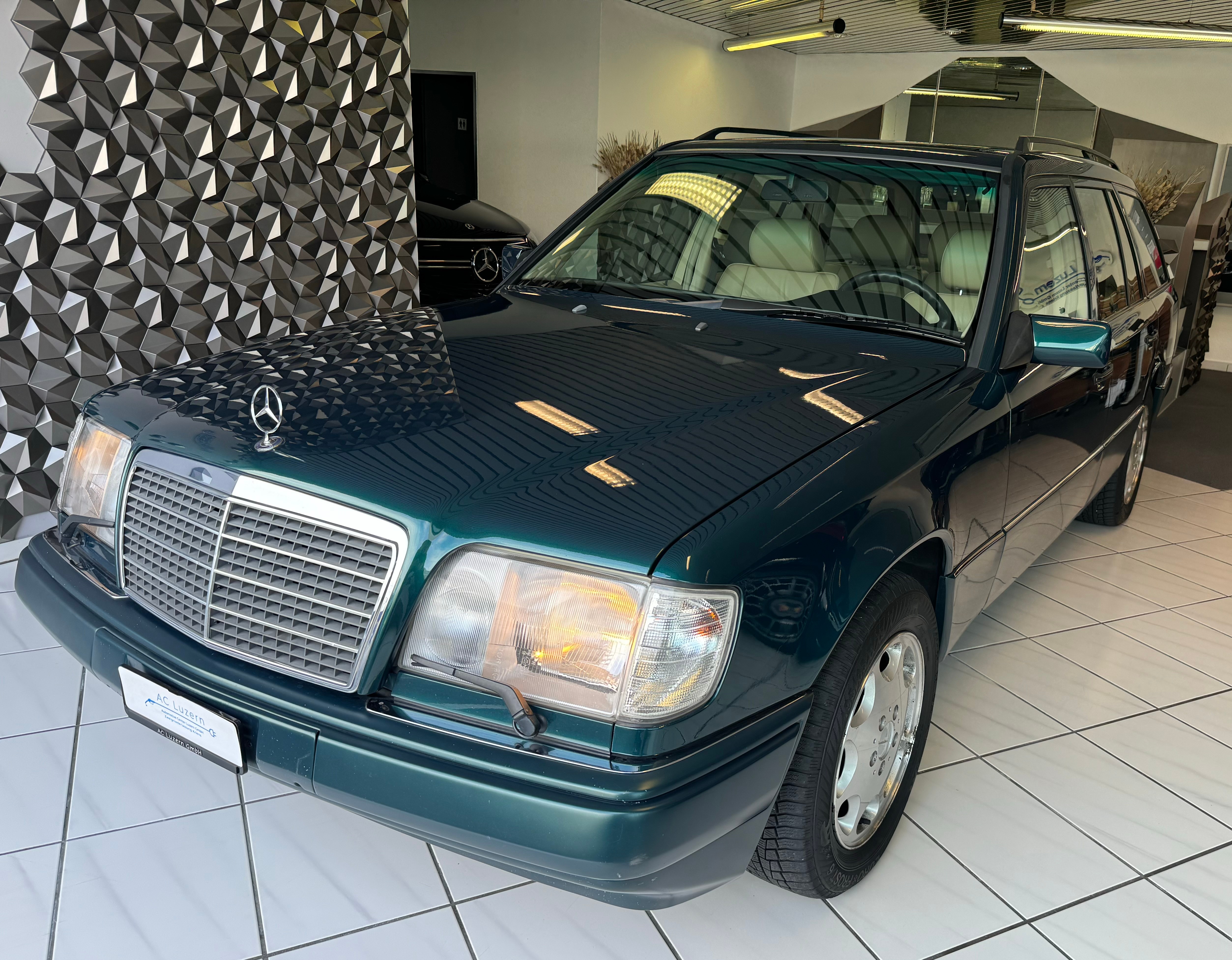 MERCEDES-BENZ E 300 4-Matic 4x4