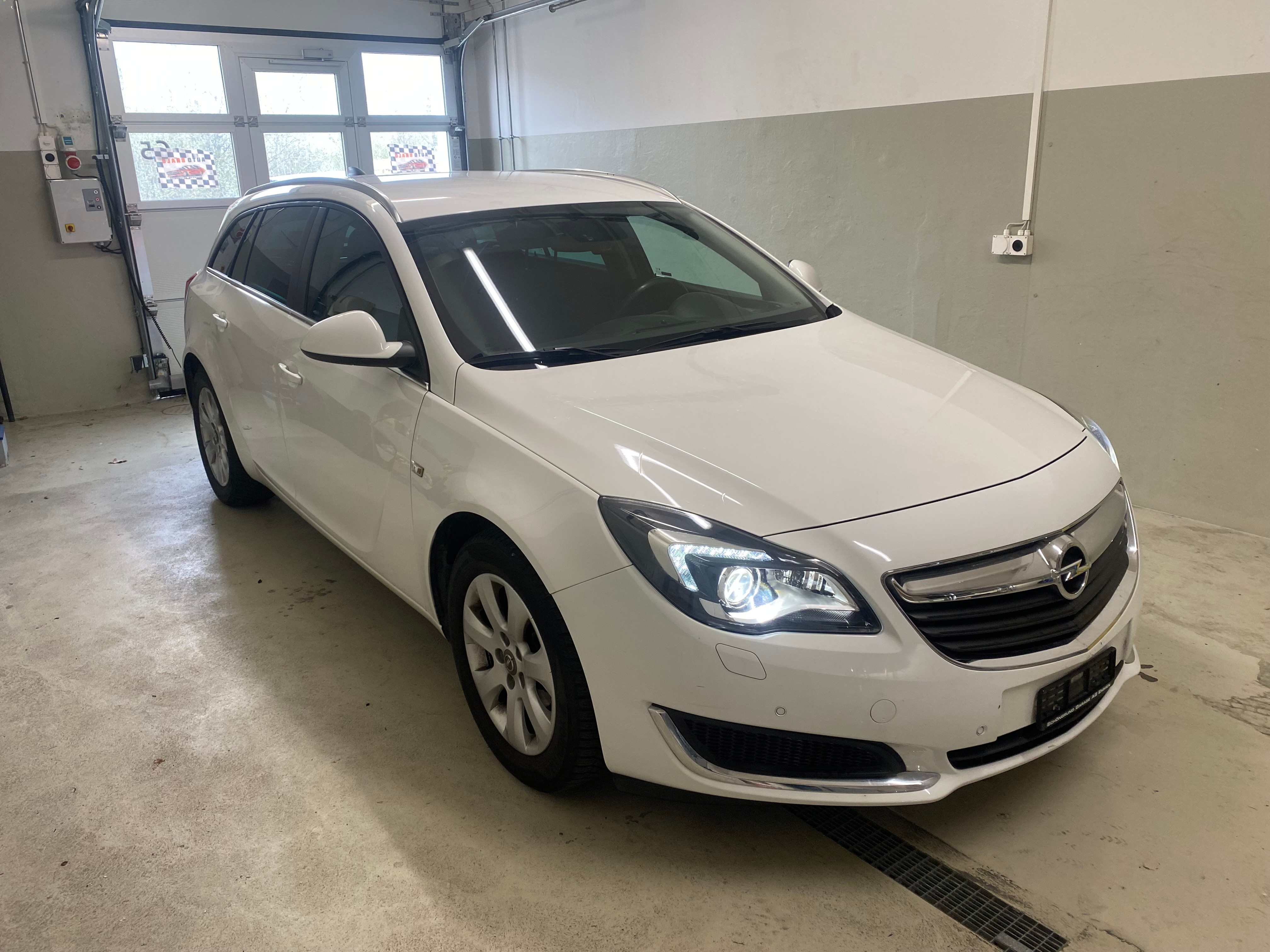 OPEL Insignia Sports Tourer 1.6 CDTI Automatic