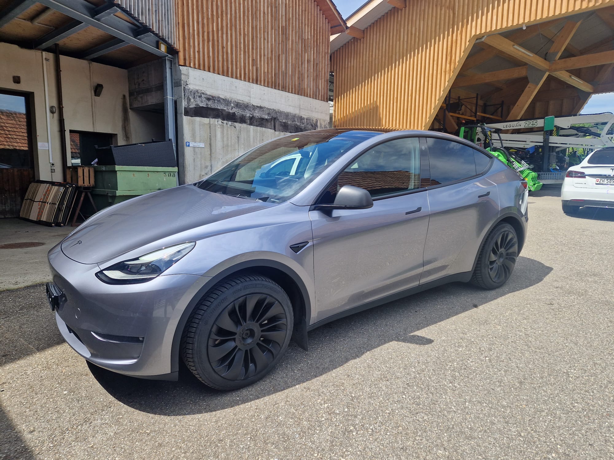 TESLA Model Y Long Range