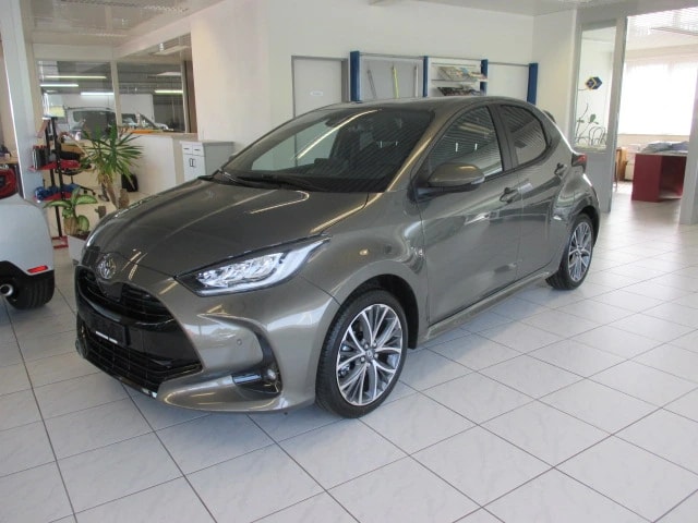 TOYOTA Yaris 1.5 Premium e-CVT