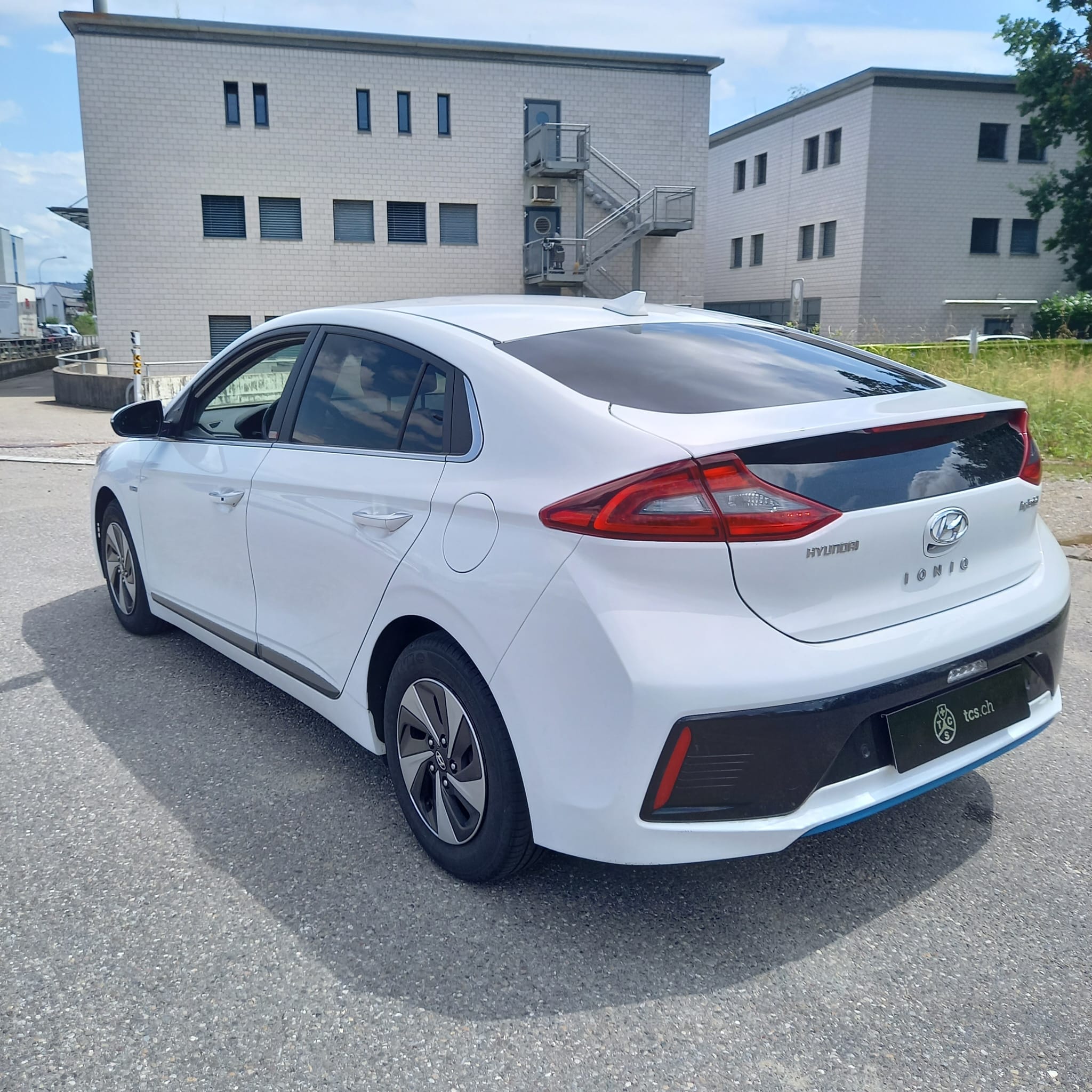 HYUNDAI Ioniq 1.6 GDi HEV Launch DCT