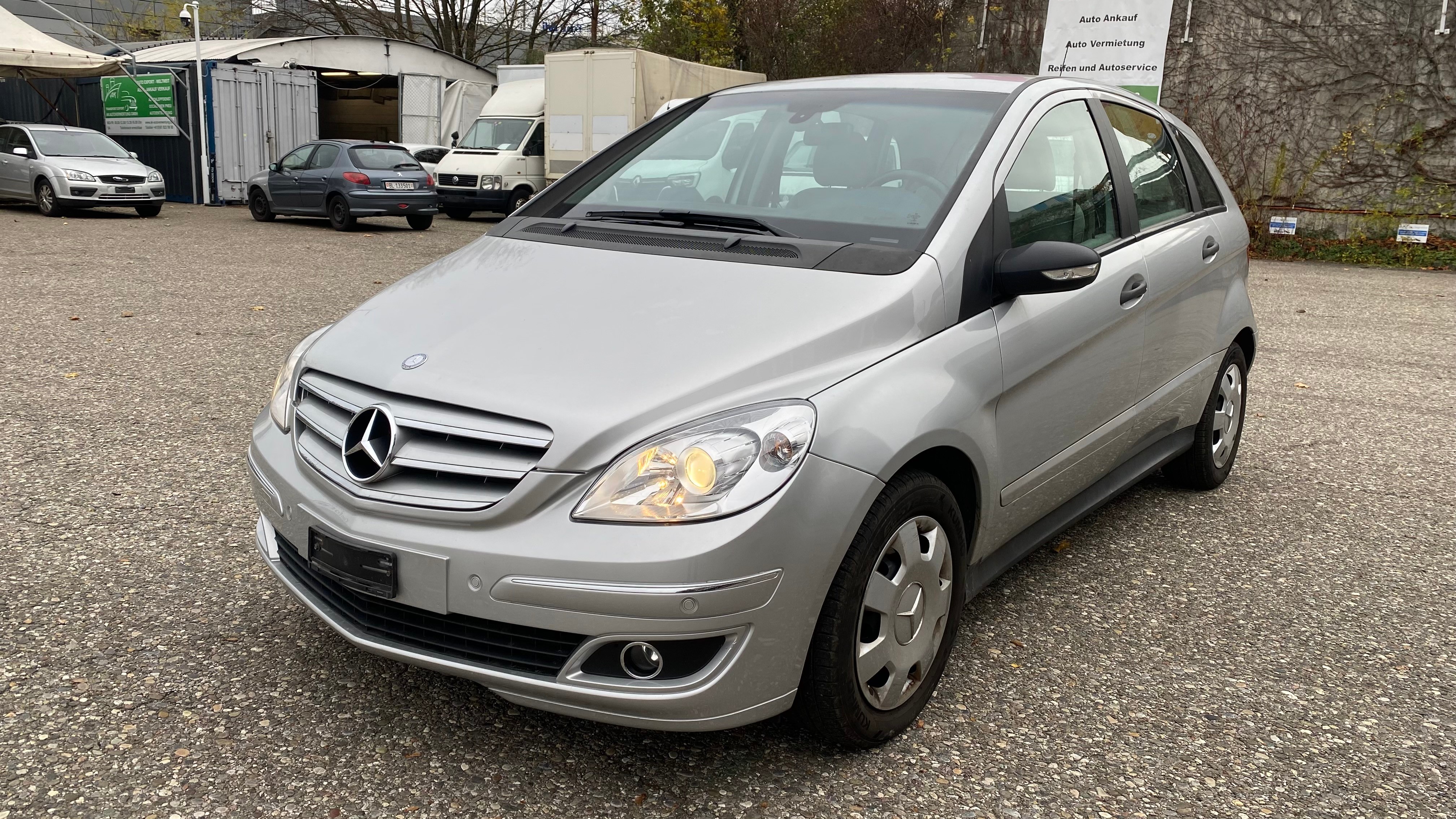 MERCEDES-BENZ B 200