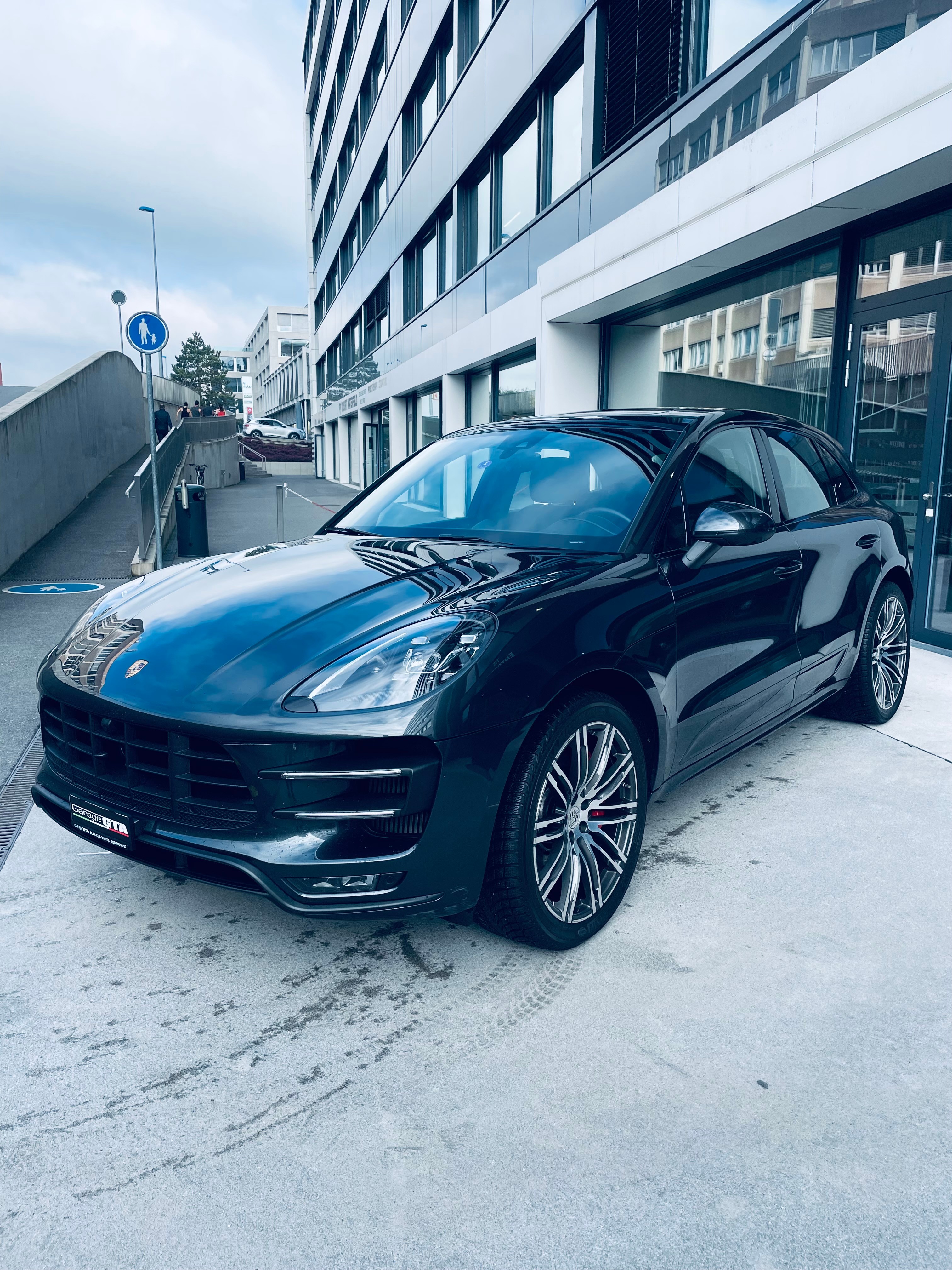 PORSCHE Macan Turbo Performance PDK