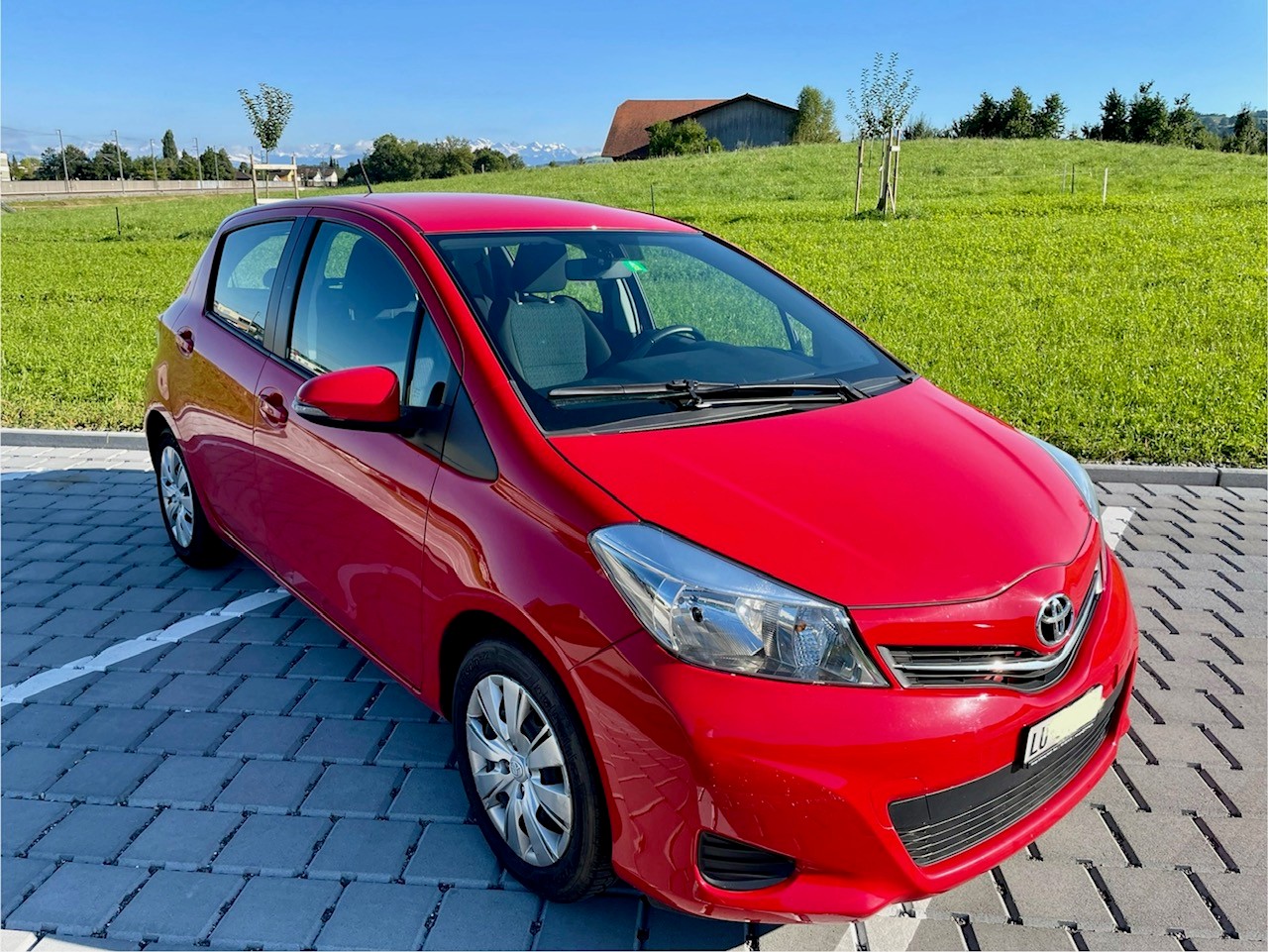 TOYOTA Yaris Life