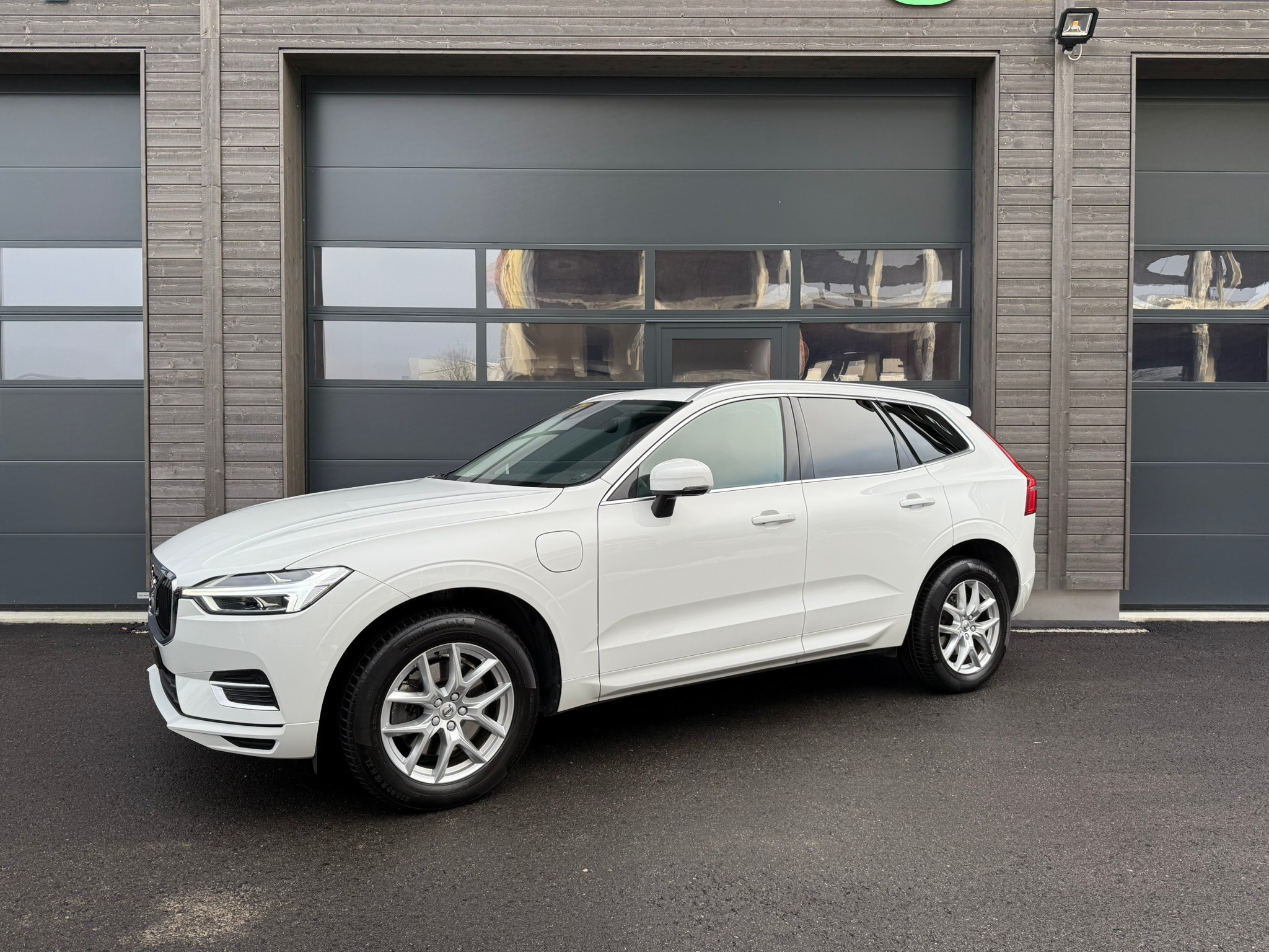 VOLVO XC60 T8 eAWD Momentum Geartronic