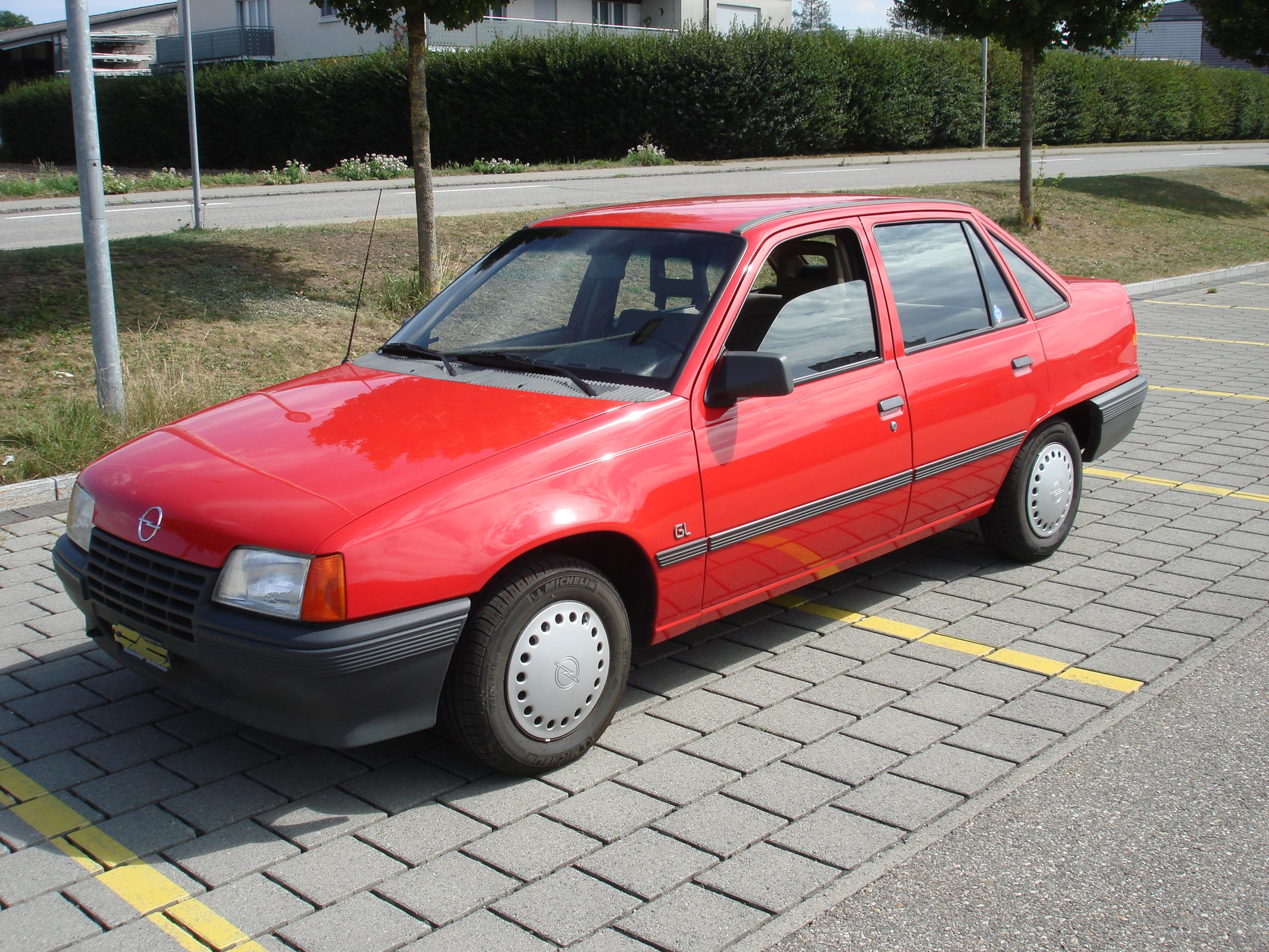 OPEL Kadett 1300i GLS