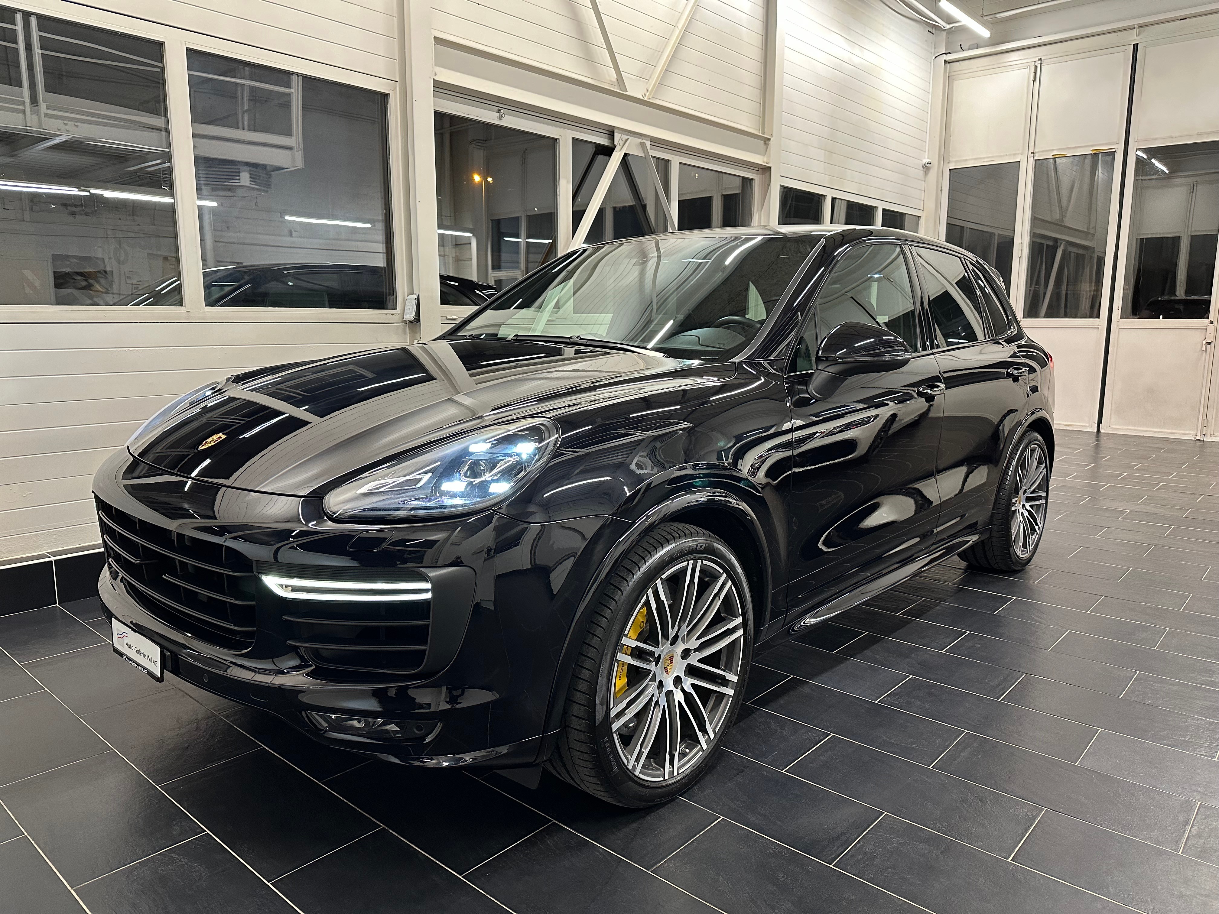 PORSCHE Cayenne Turbo