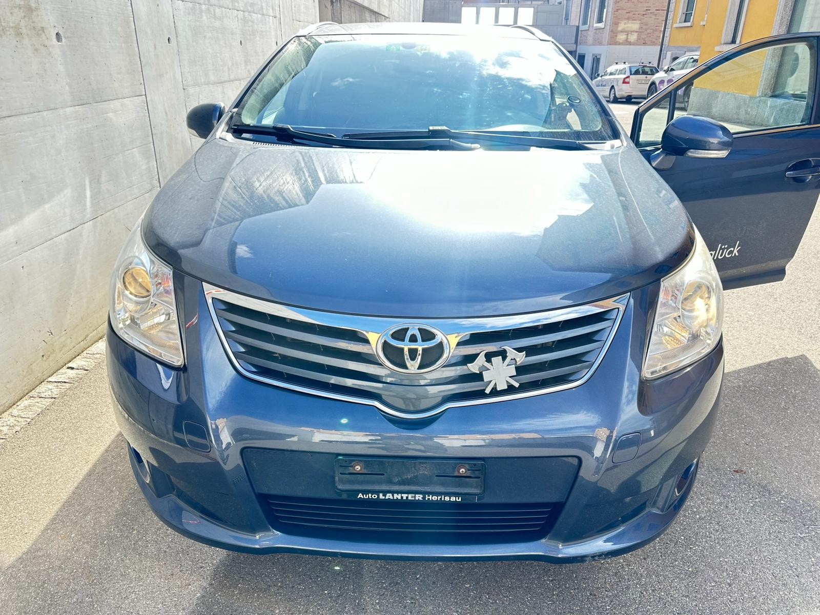 TOYOTA Avensis SW 2.0 Linea Luna Multidrive