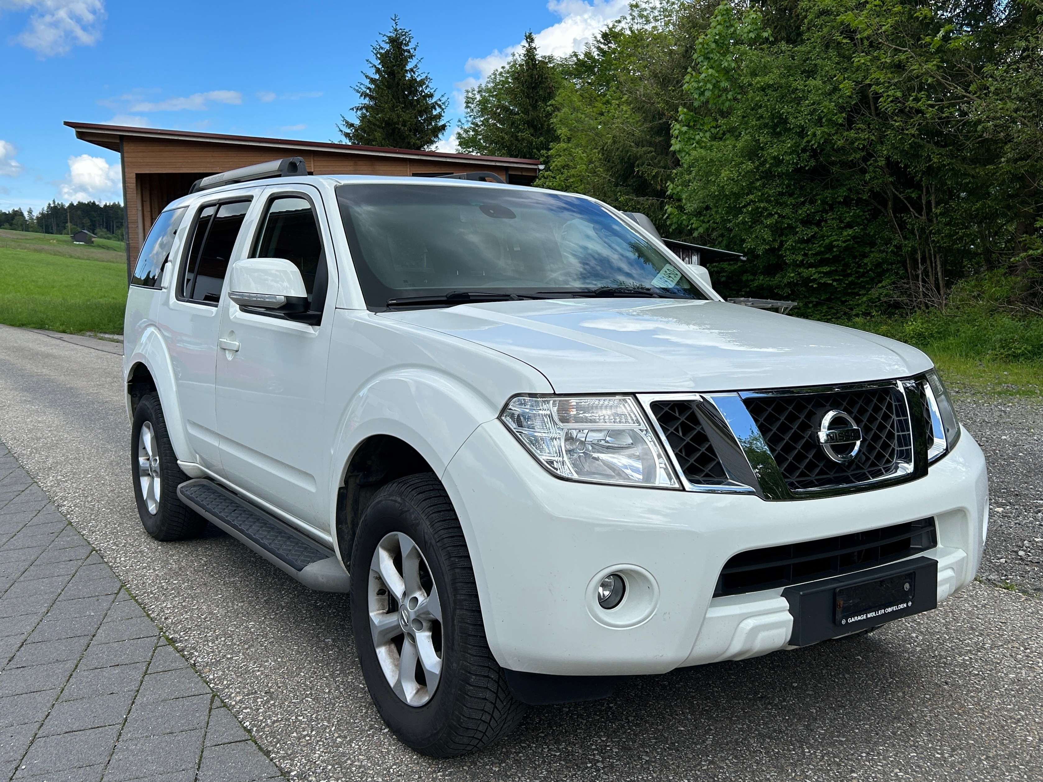 NISSAN Pathfinder 2.5 dCi SE Automatic