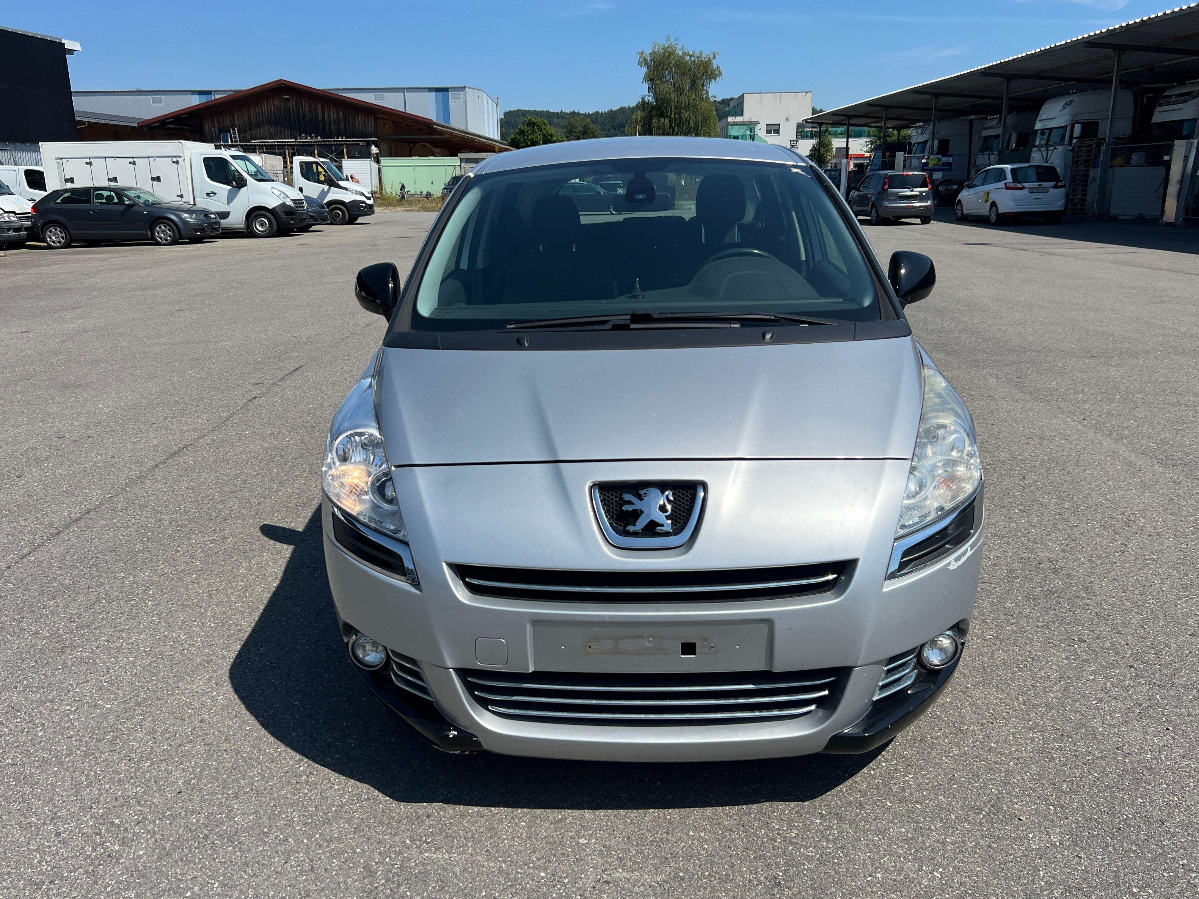 PEUGEOT 5008 1.6 HDI Active EGS6