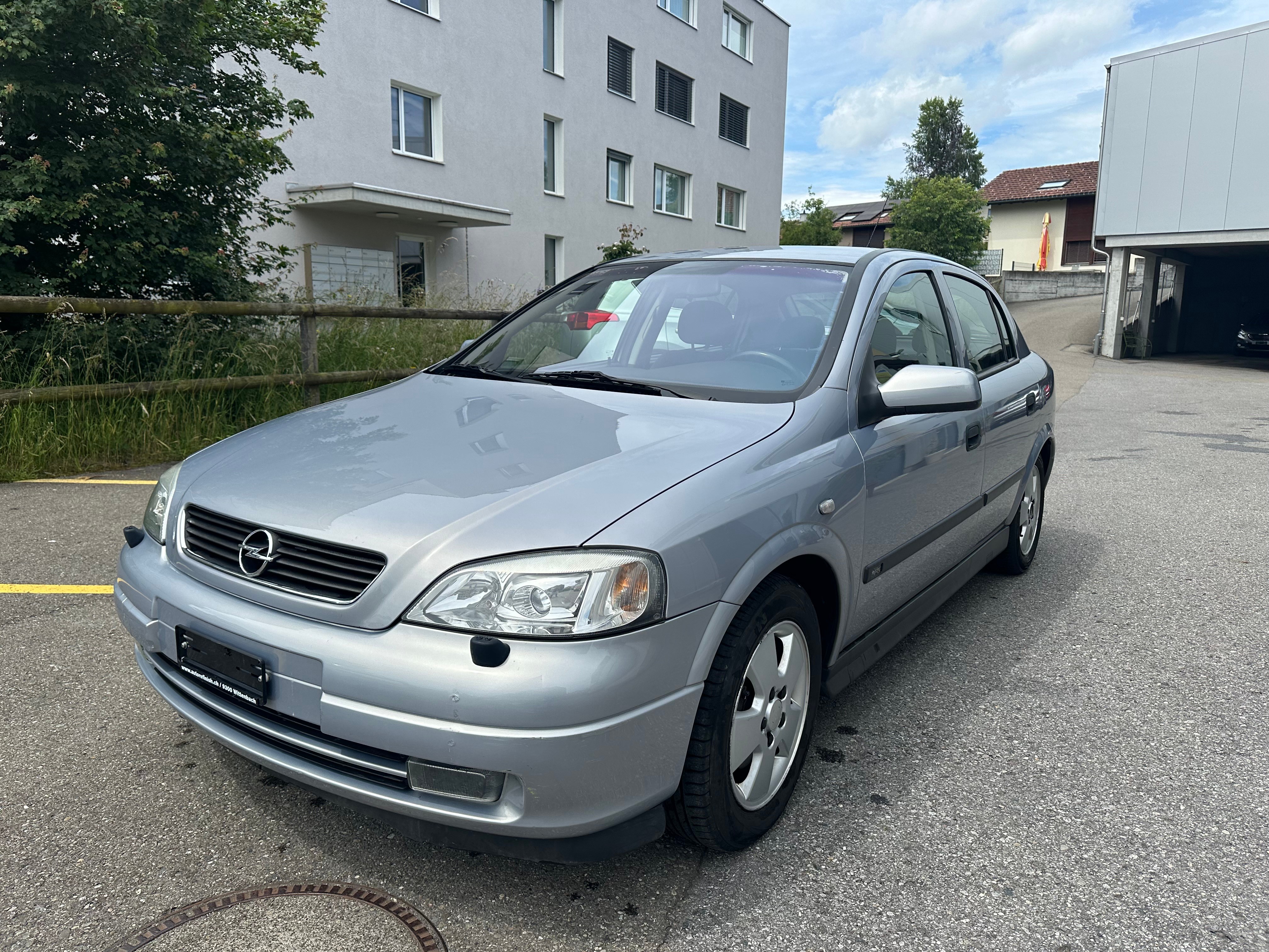 OPEL Astra 2.2i 16V Elegance