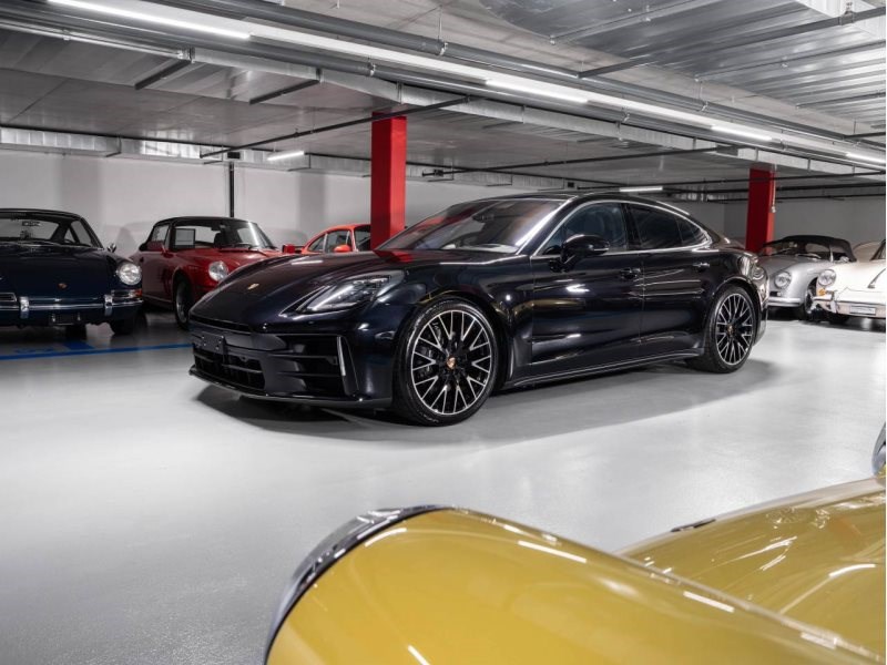 PORSCHE PANAMERA 4