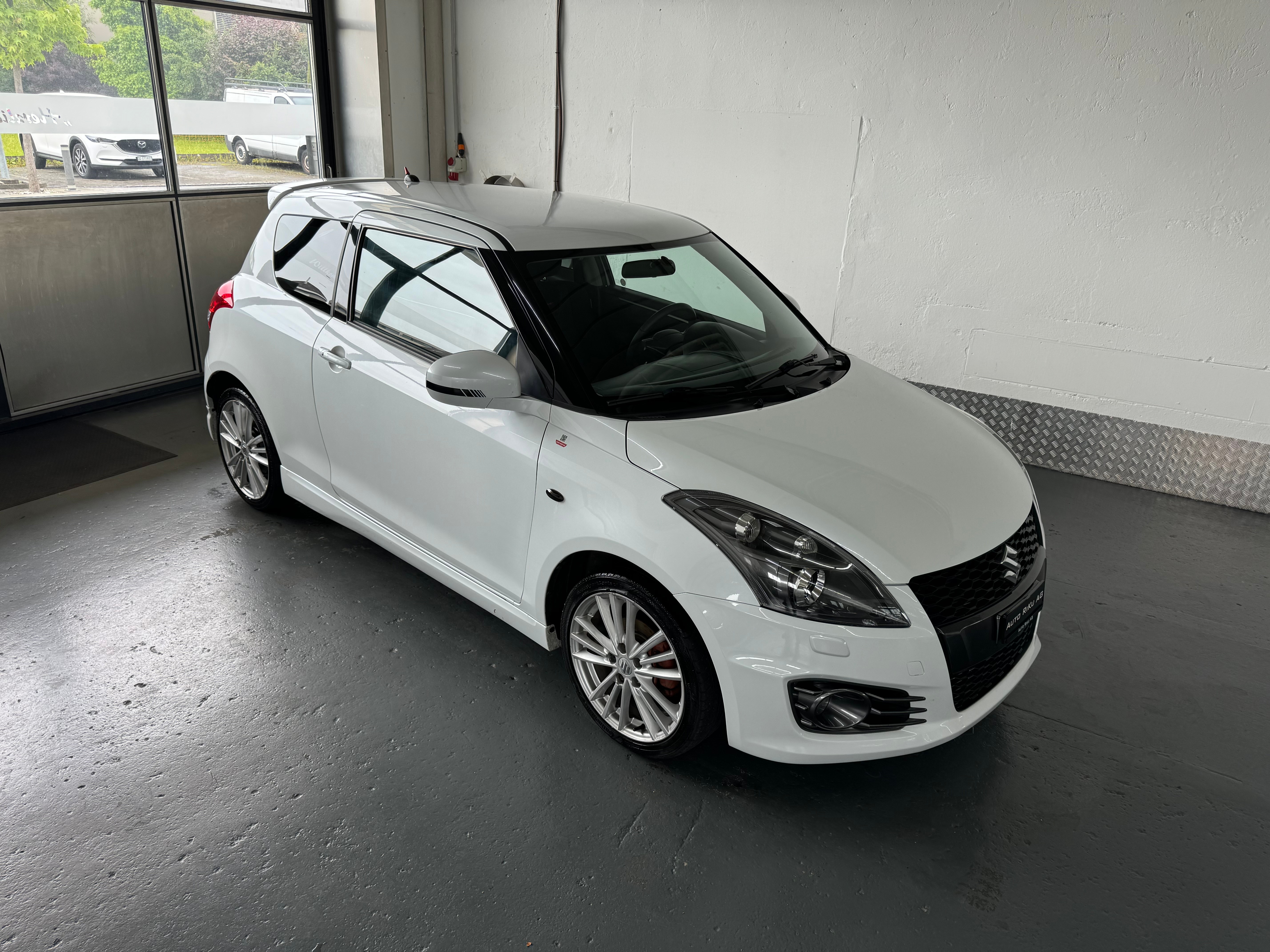 SUZUKI Swift 1.6i 16V Sport