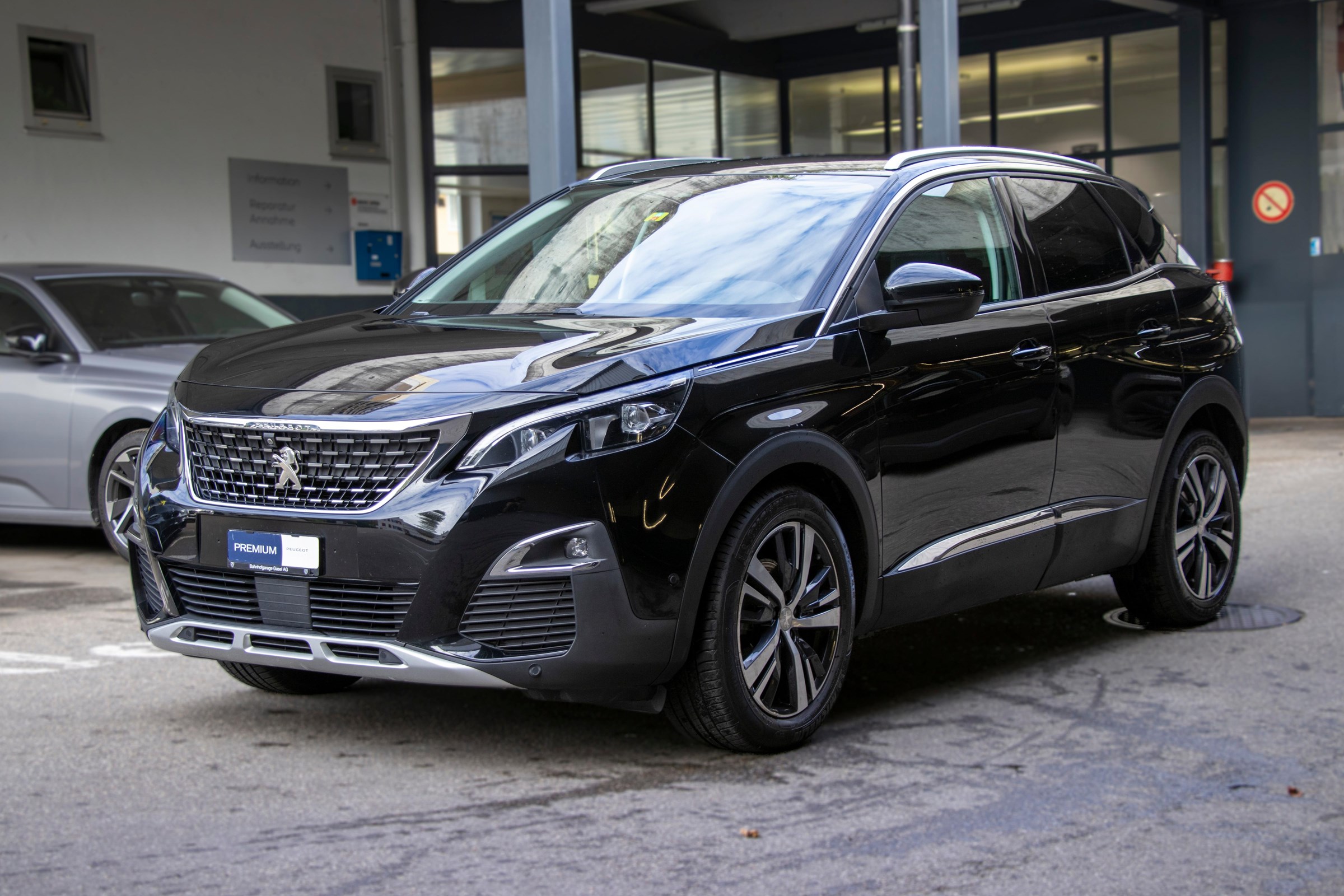 PEUGEOT 3008 1.2 PureTech Allure