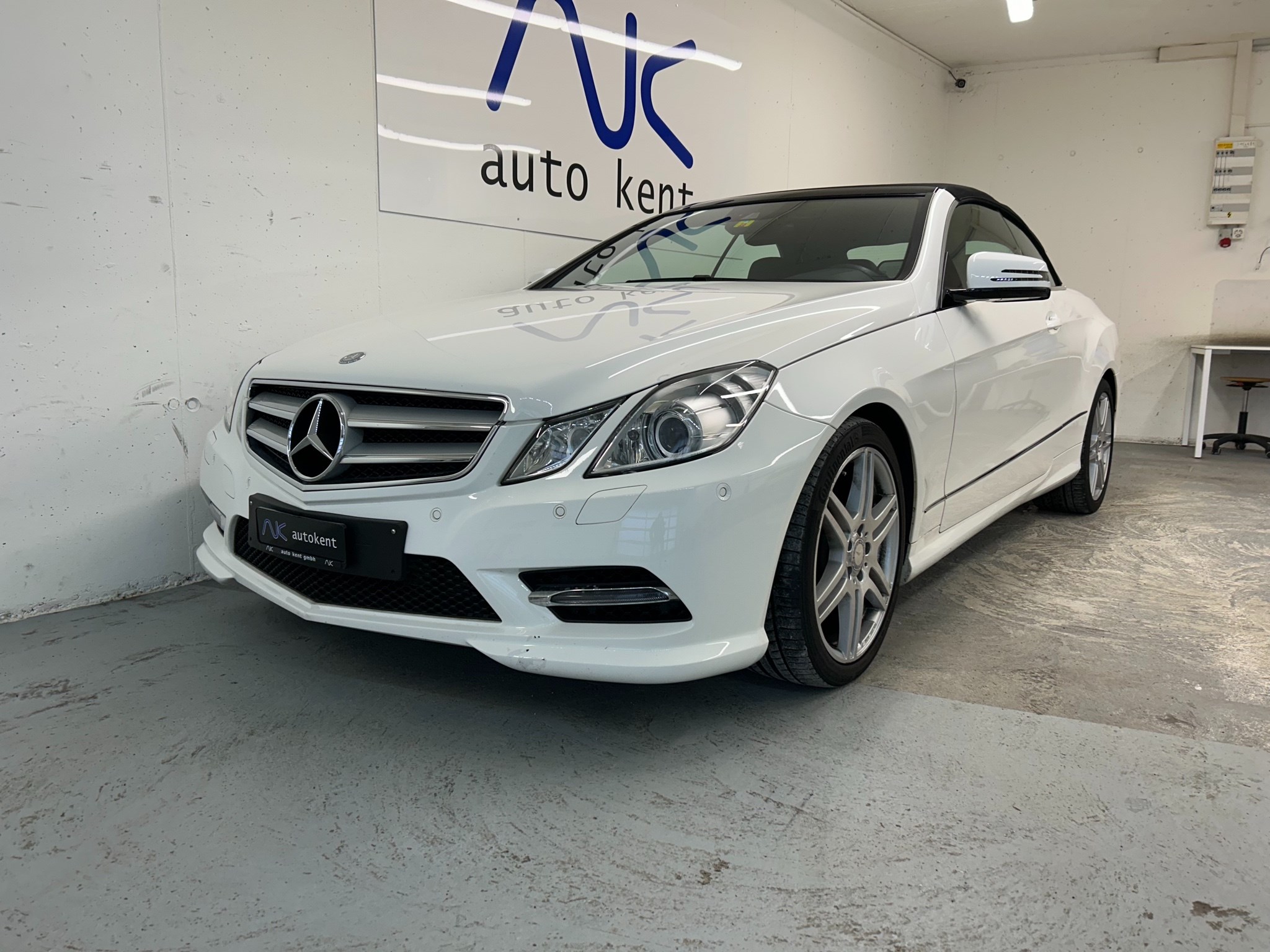 MERCEDES-BENZ E 200 CGI BlueEfficiency 7G-Tronic