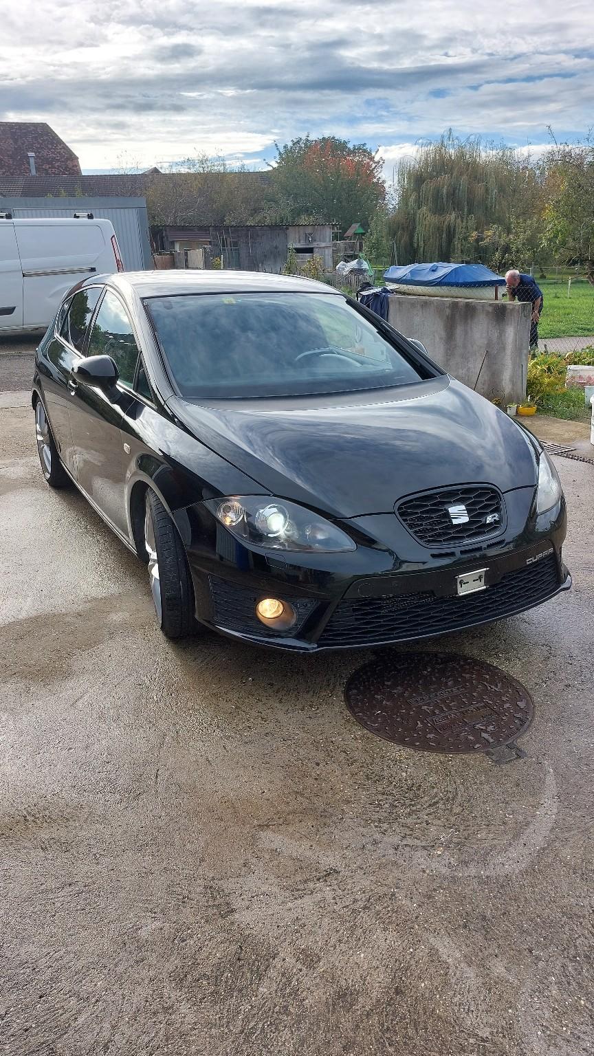 SEAT Leon Cupra R