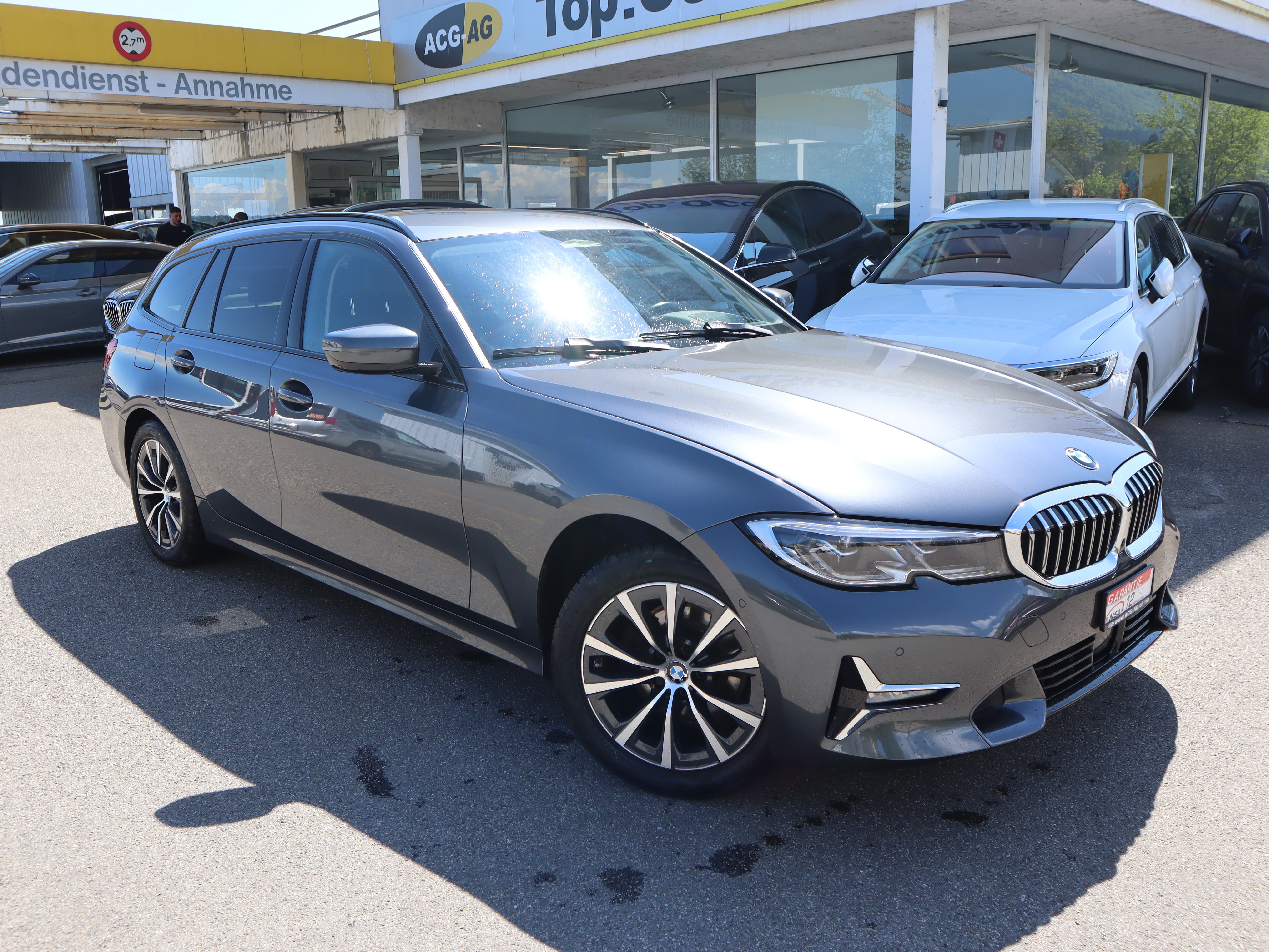 BMW 320d xDrive Touring Luxury Line Steptronic ** Voll-Leder Ausstattung ** Navi mit RF-Kamera 360° ** AHK **