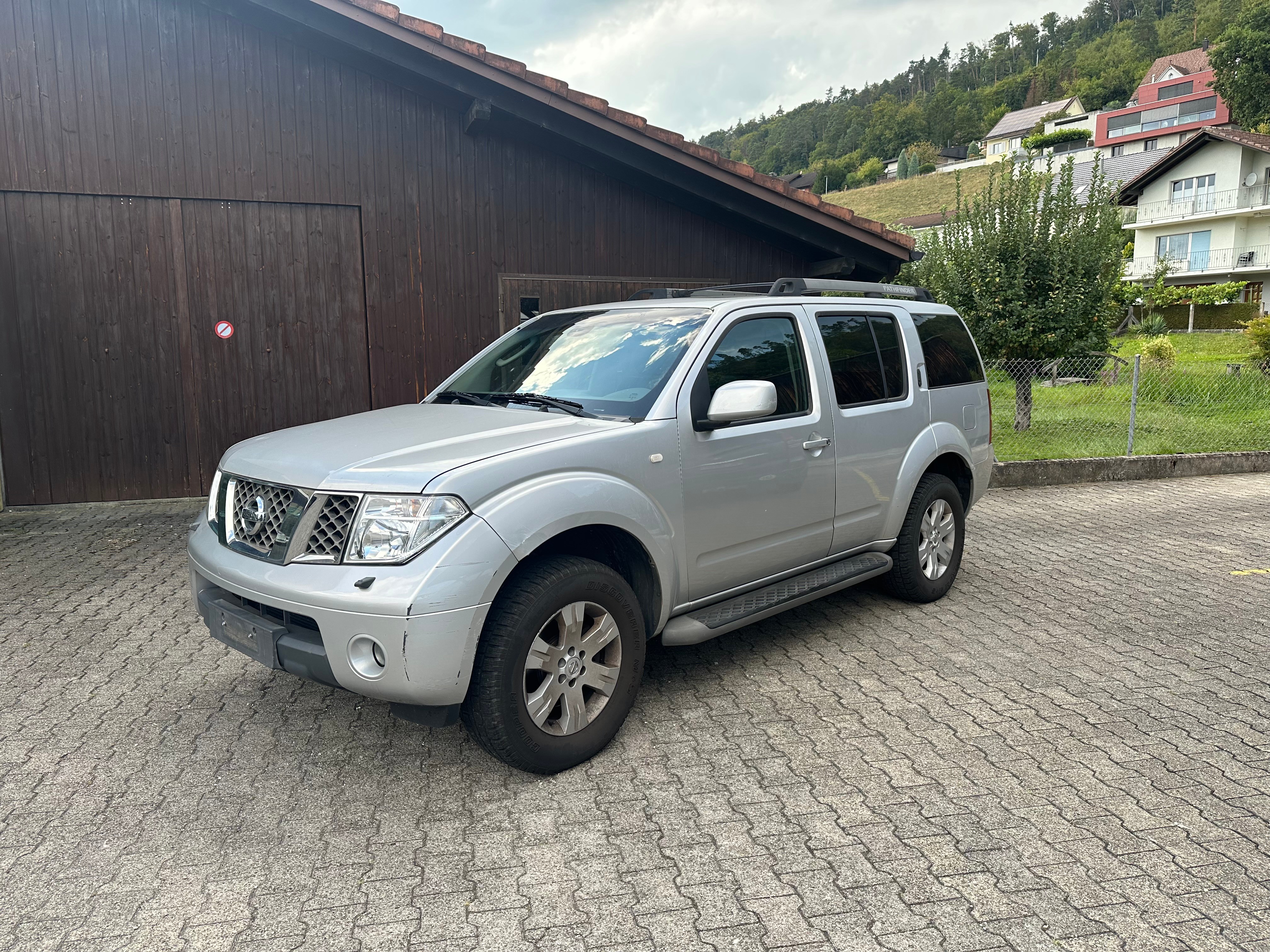 NISSAN Pathfinder 2.5 dCi LE