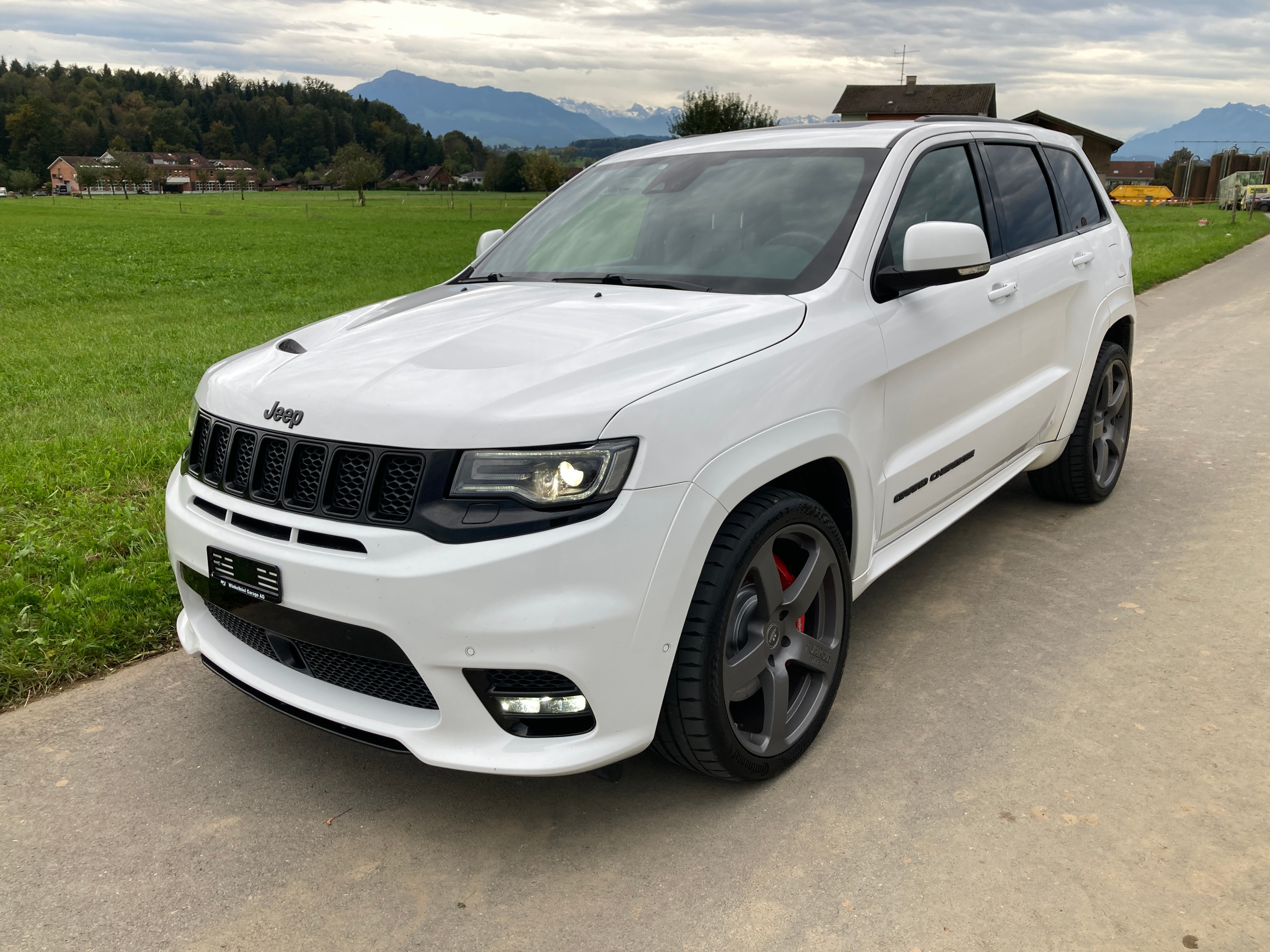 JEEP Grand Cherokee 6.4 V8 HEMI SRT8 Automatic mit Anhängerkupplung