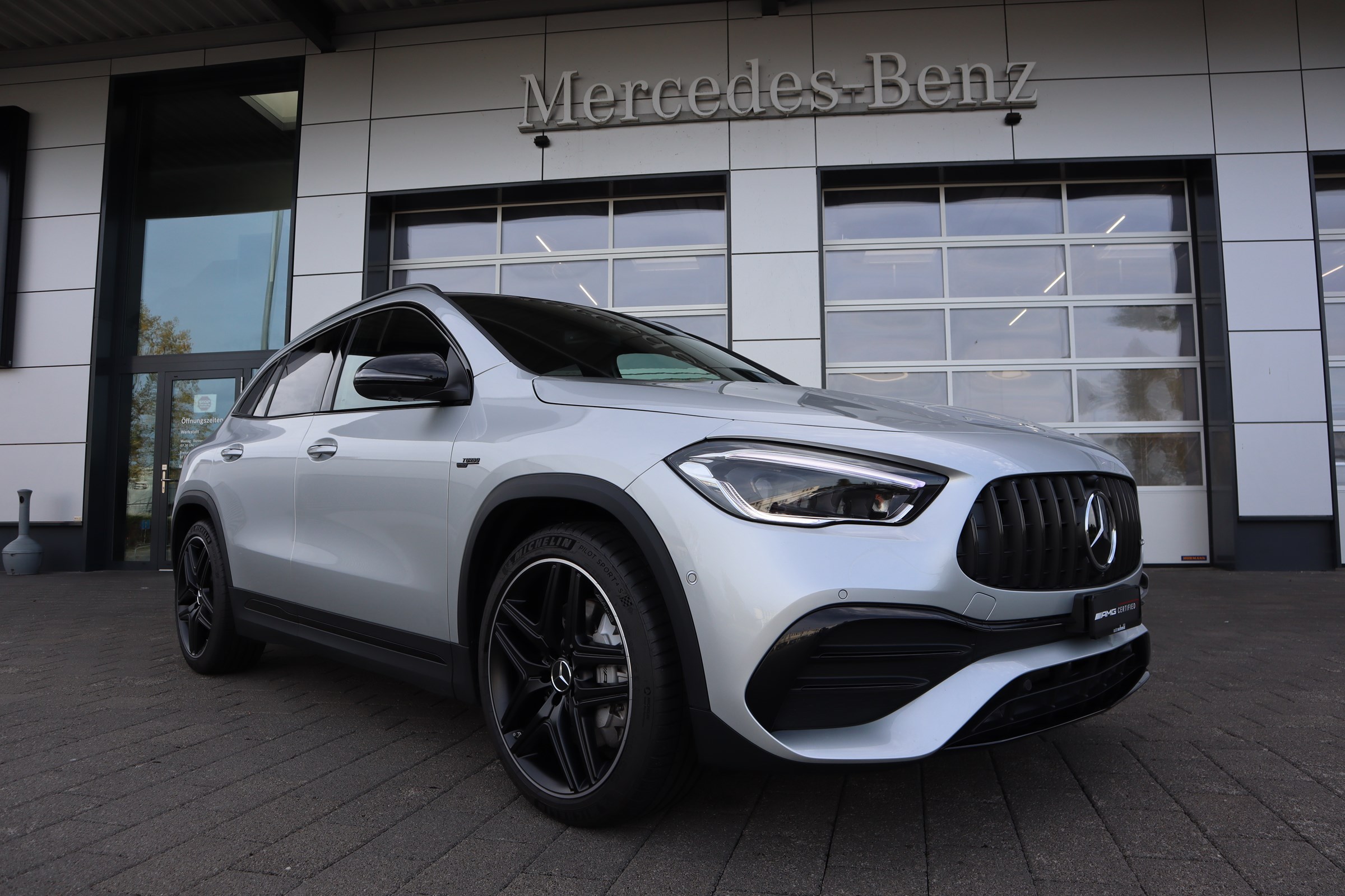 MERCEDES-BENZ GLA 35 AMG 4Matic 8G-Speedshift DCT