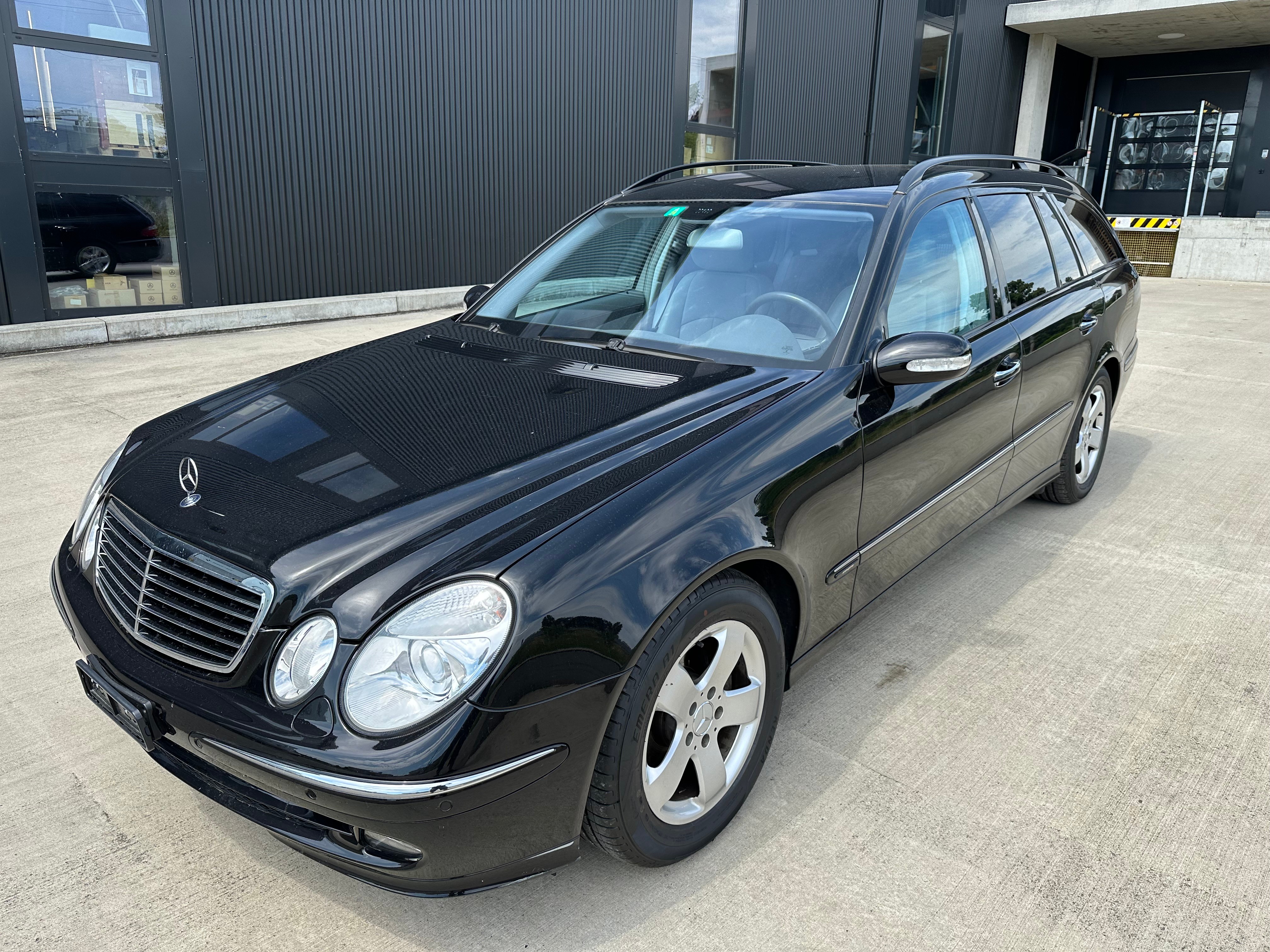 MERCEDES-BENZ E 200