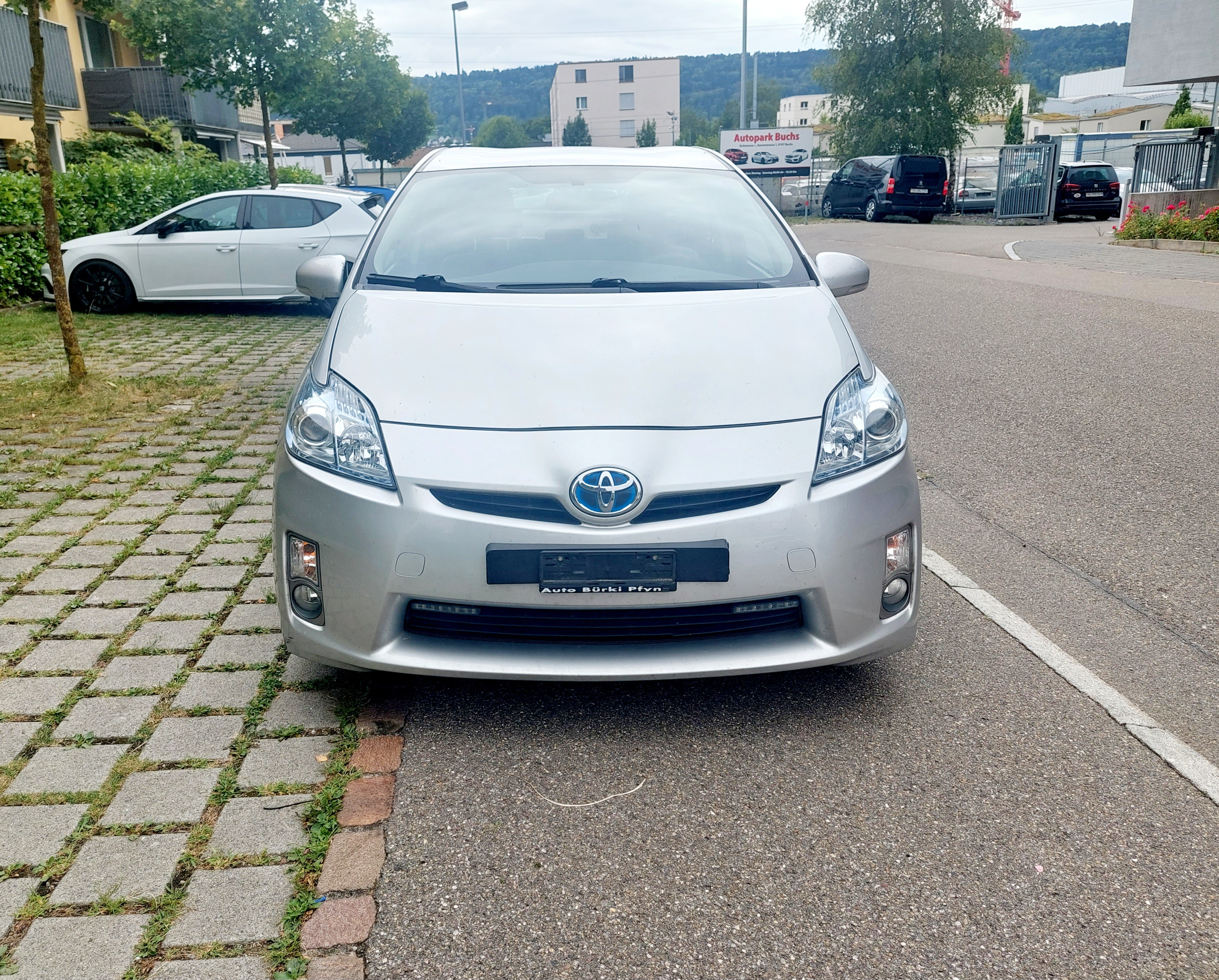 TOYOTA Prius 1.8 16V HSD Sol