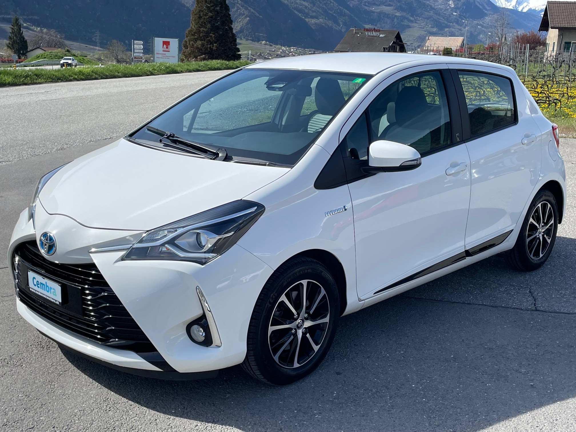 TOYOTA Yaris 1.5 VVT-i Hybrid Trend e-CVT