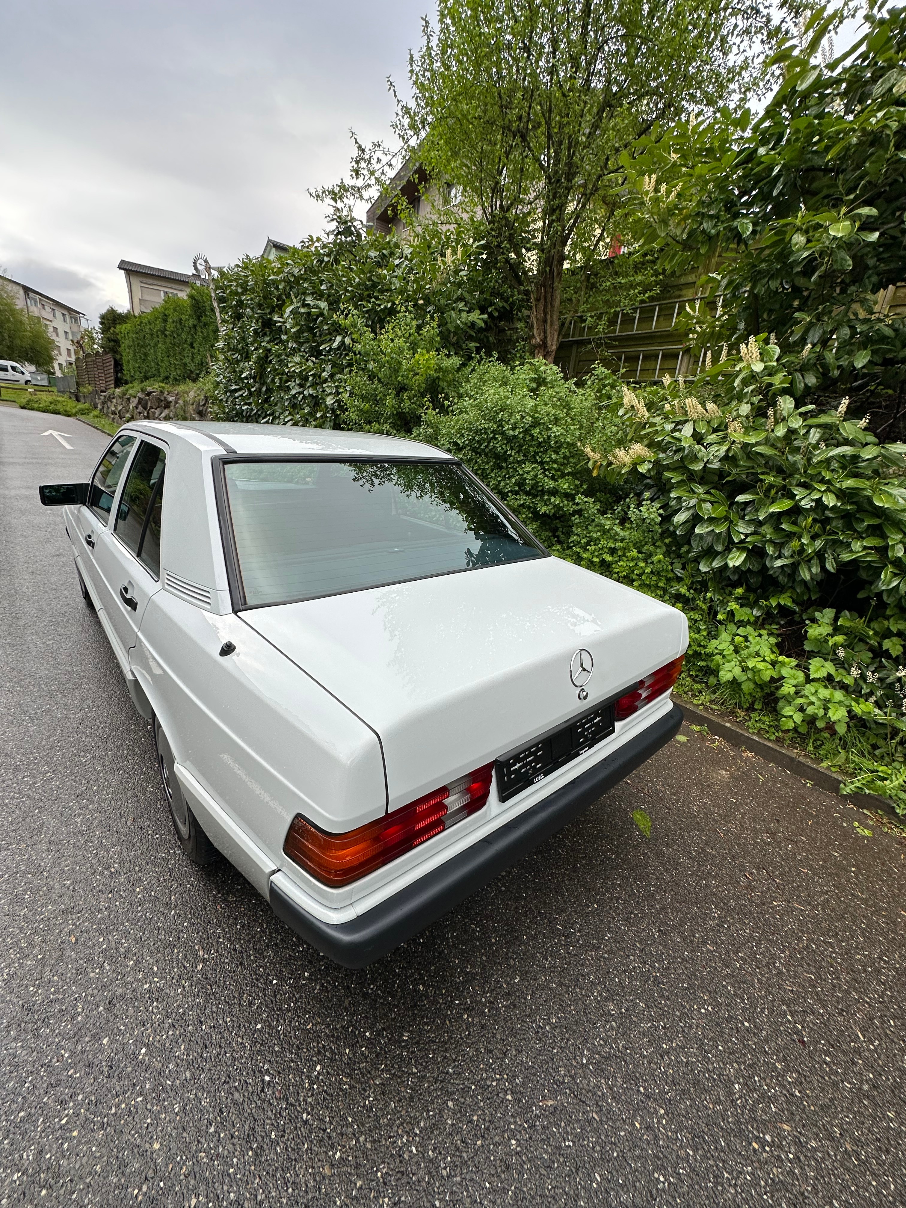 MERCEDES-BENZ 190 E 1.8