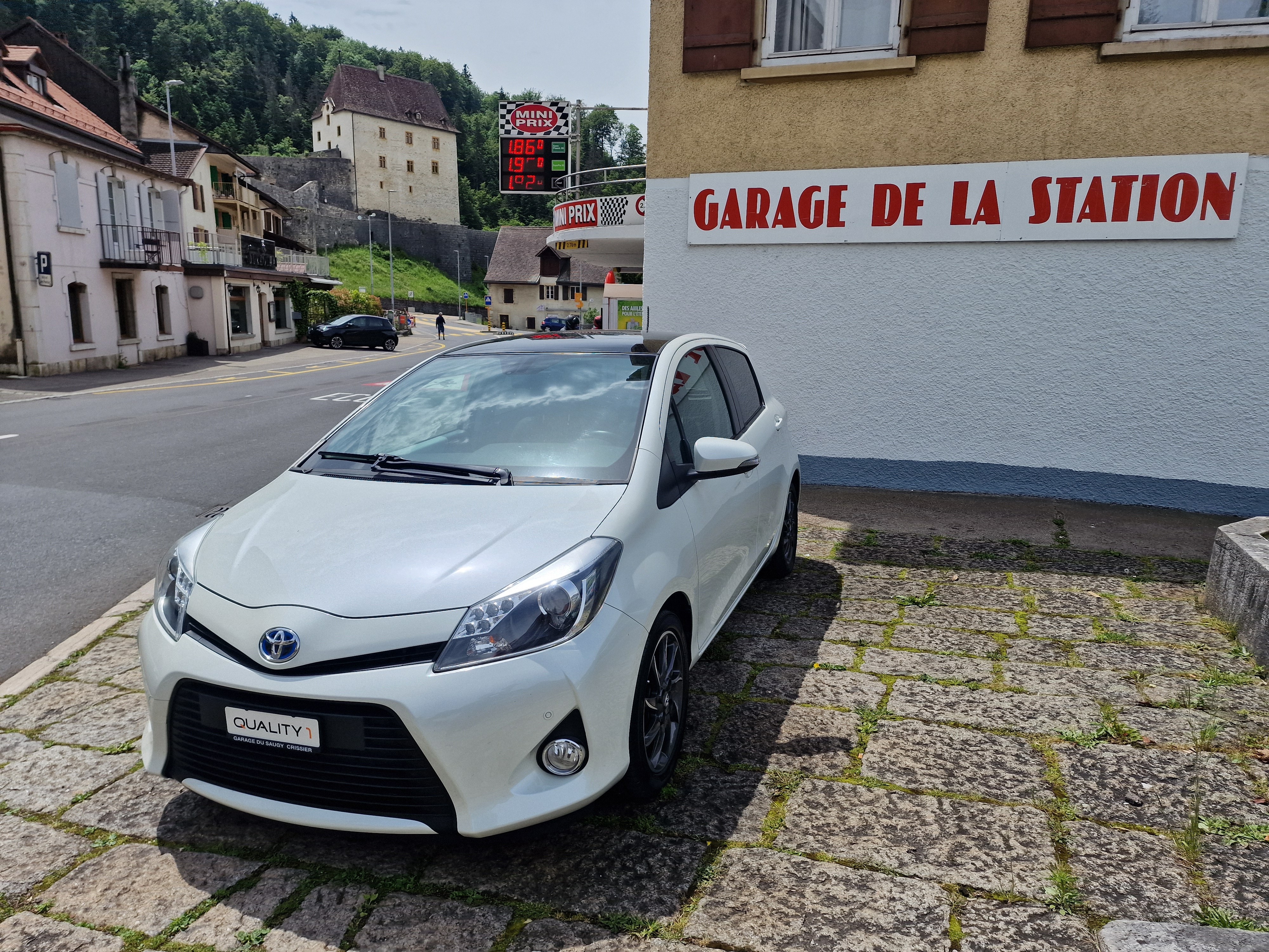 TOYOTA Yaris 1.5 VVT-i Hybrid Sol CVT