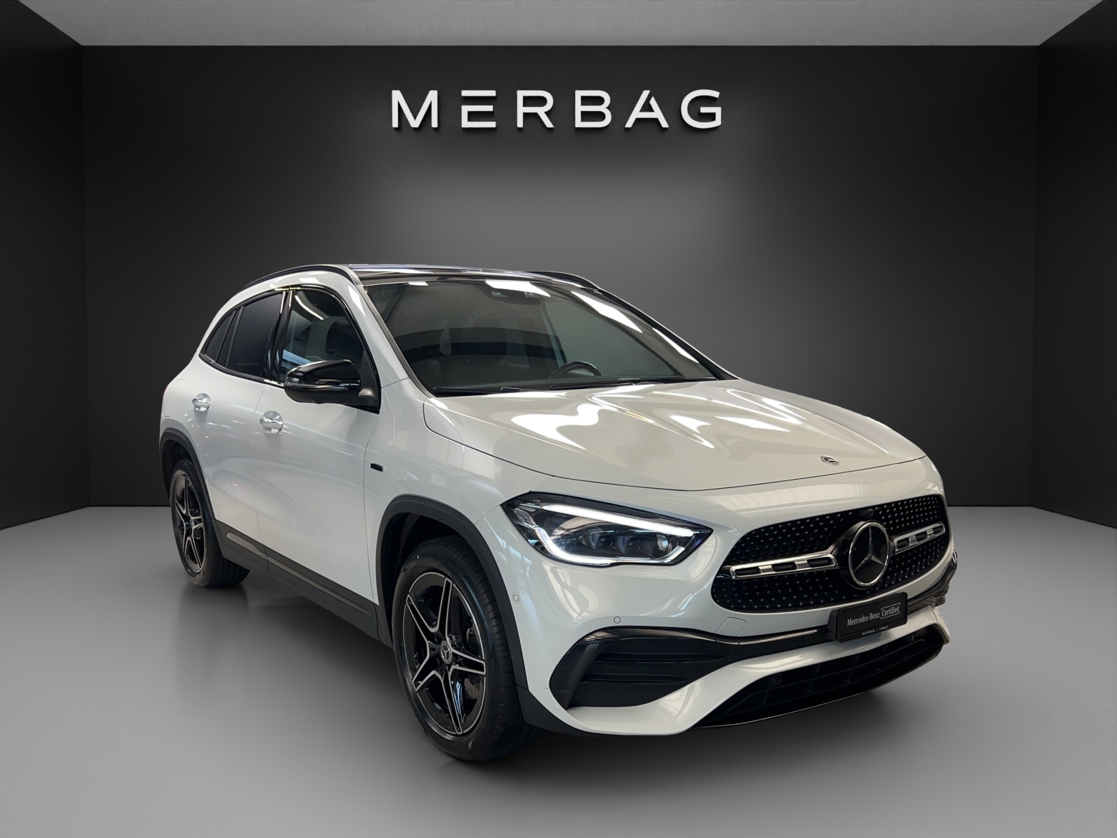 MERCEDES-BENZ GLA 200 AMG Line