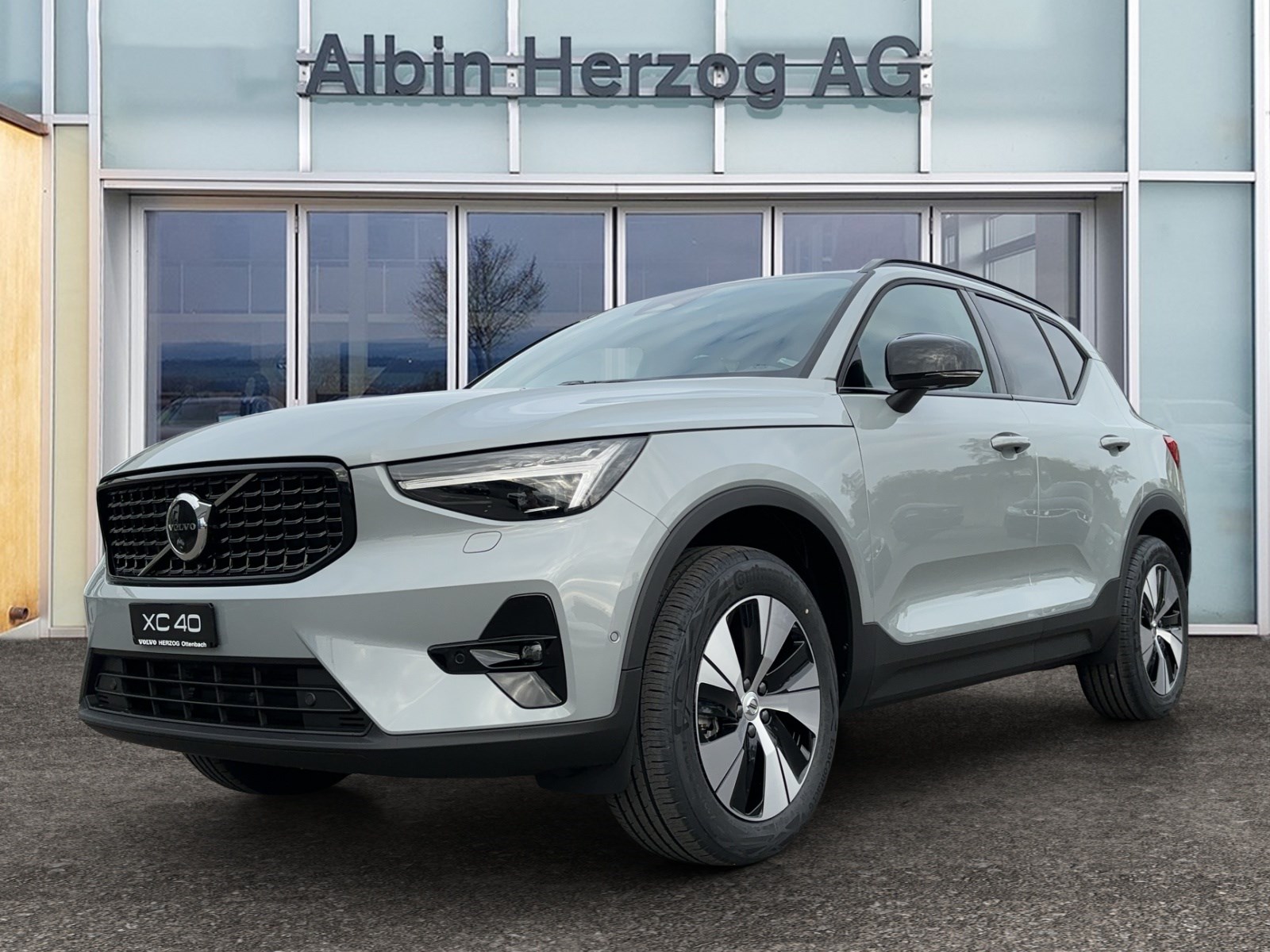 VOLVO XC40 2.0 B4 MH Plus Dark